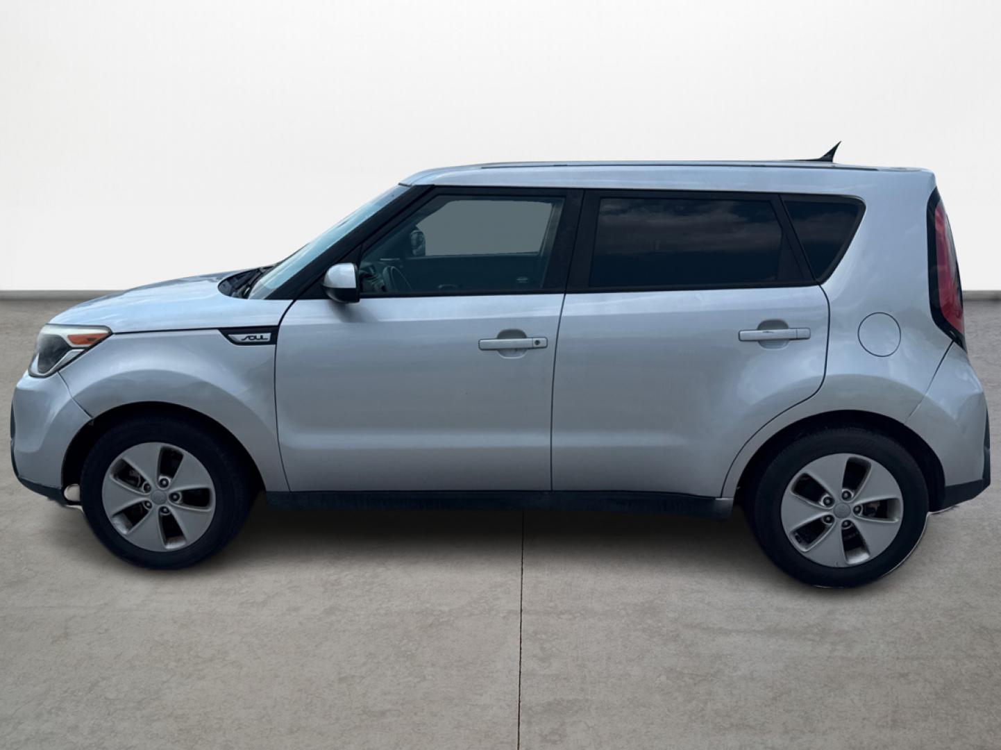 2016 Silver /Black Kia Soul Base 6A (KNDJN2A26G7) with an 1.6L L4 DOHC 16V engine, Automatic 6-Speed transmission, located at 16710 Clay Rd., Houston, TX, 77084, (281) 859-7900, 29.834864, -95.656166 - Photo#7