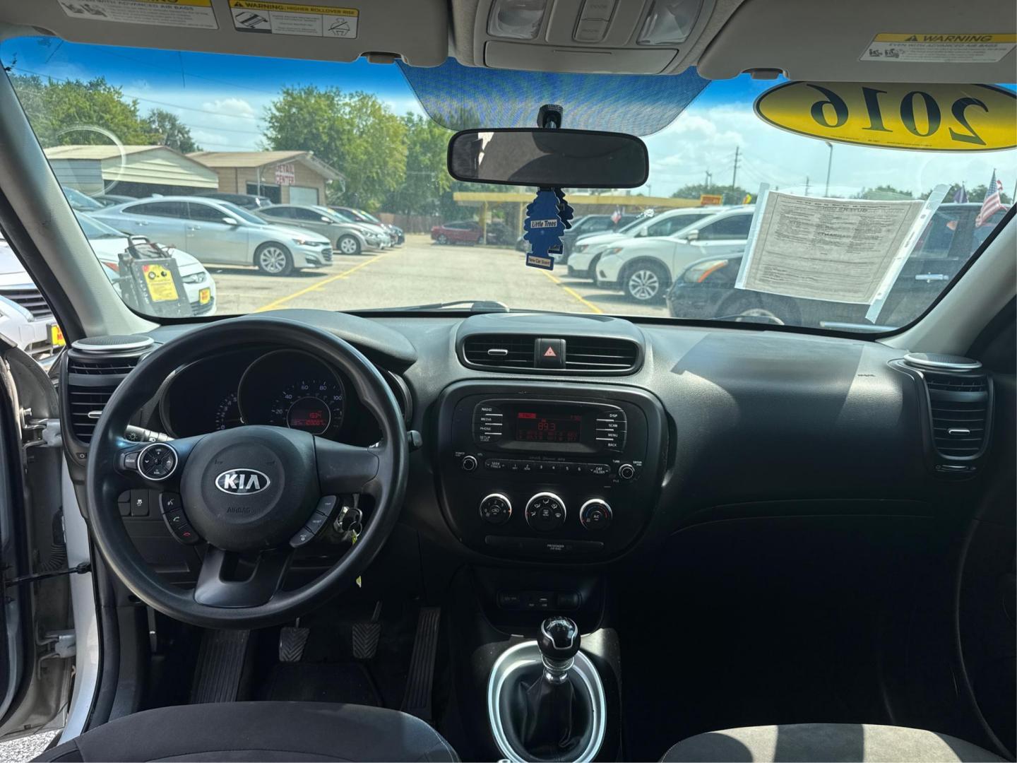 2016 Silver /Black Kia Soul Base 6A (KNDJN2A26G7) with an 1.6L L4 DOHC 16V engine, Automatic 6-Speed transmission, located at 16710 Clay Rd., Houston, TX, 77084, (281) 859-7900, 29.834864, -95.656166 - Photo#10