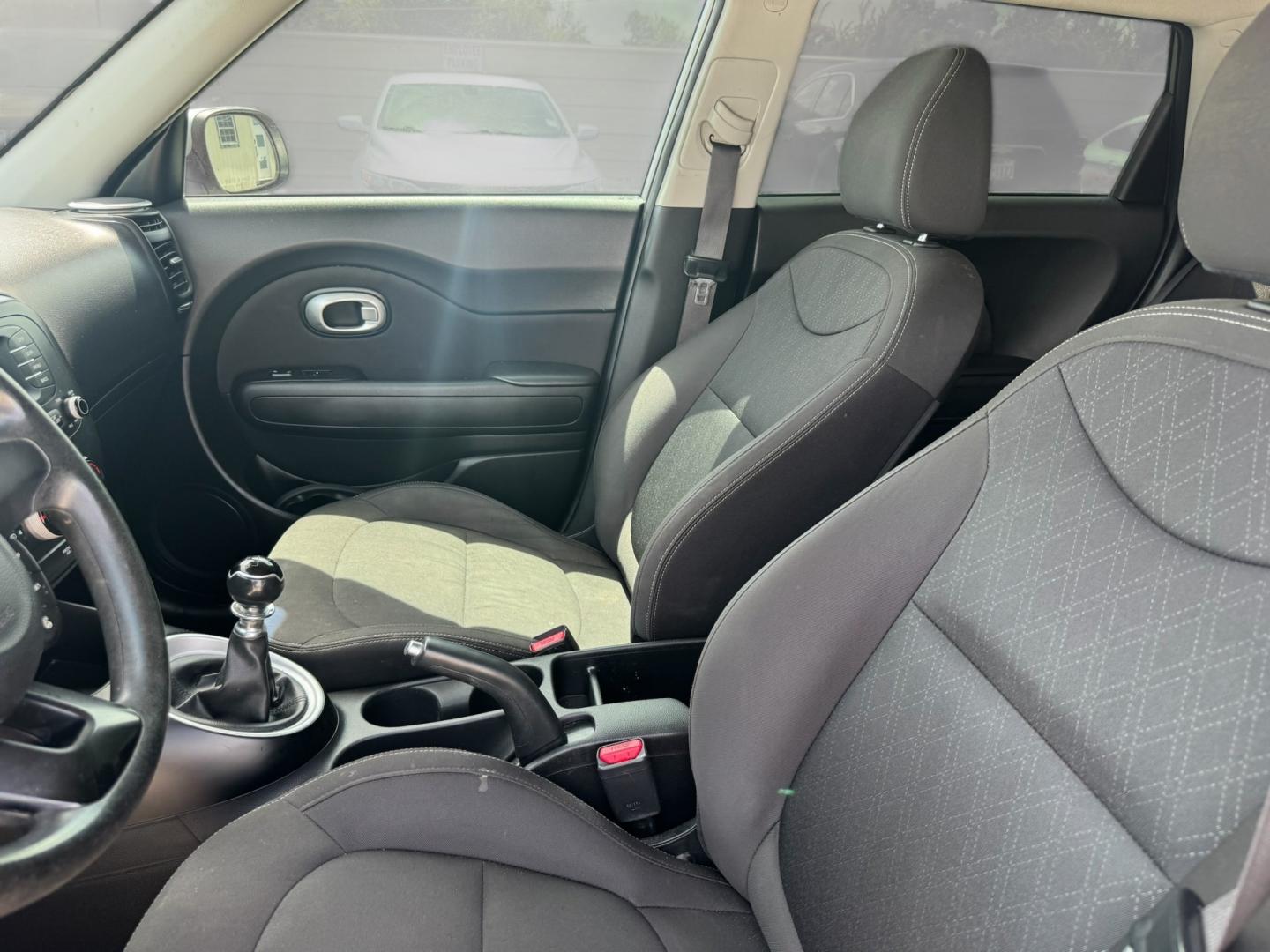 2016 Silver /Black Kia Soul Base 6A (KNDJN2A26G7) with an 1.6L L4 DOHC 16V engine, Automatic 6-Speed transmission, located at 16710 Clay Rd., Houston, TX, 77084, (281) 859-7900, 29.834864, -95.656166- Photo#10