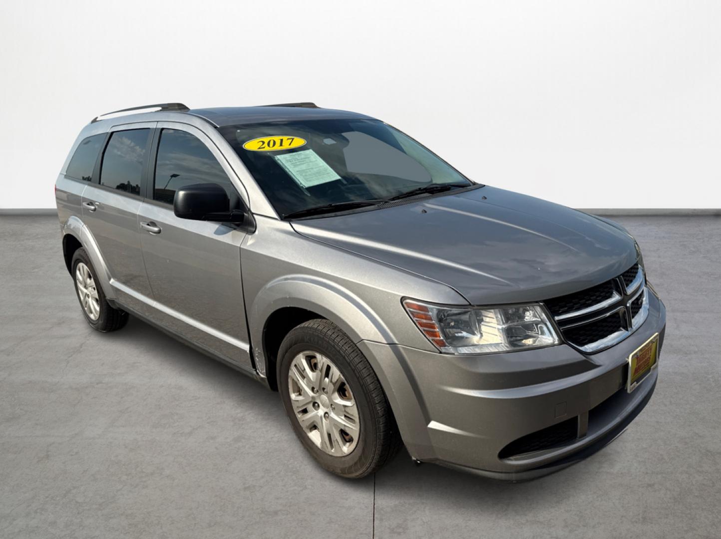2017 Silver /Gray Dodge Journey SE (3C4PDCAB8HT) with an 2.4L L4 DOHC 16V engine, Automatic transmission, located at 16710 Clay Rd., Houston, TX, 77084, (281) 859-7900, 29.834864, -95.656166 - Photo#2