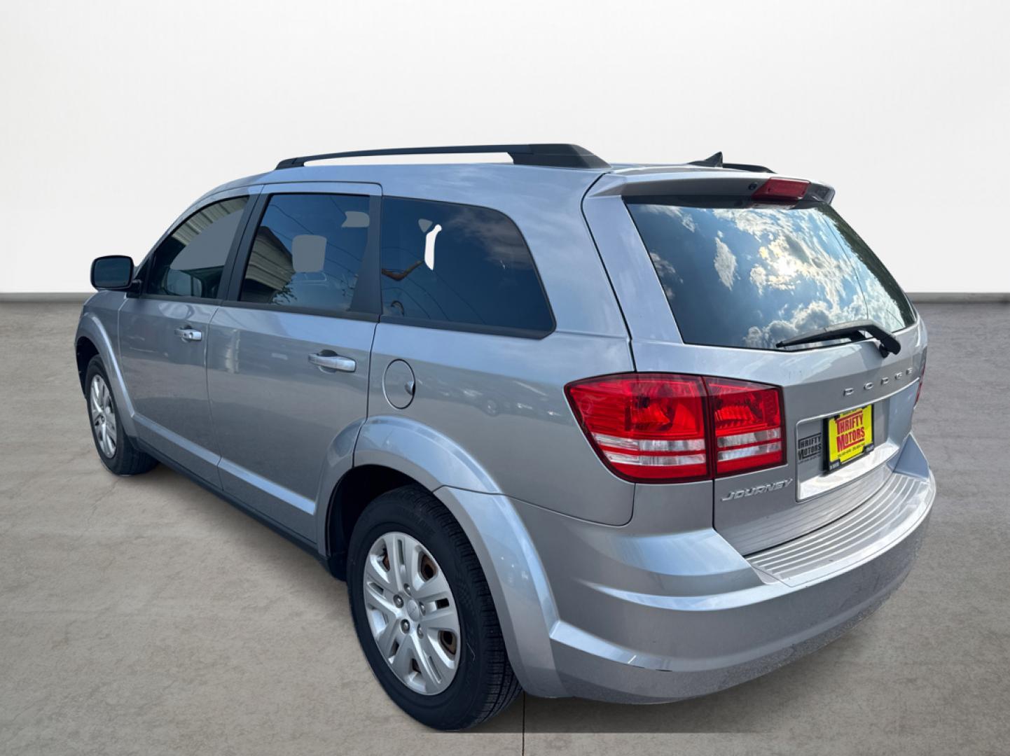 2017 Silver /Gray Dodge Journey SE (3C4PDCAB8HT) with an 2.4L L4 DOHC 16V engine, Automatic transmission, located at 16710 Clay Rd., Houston, TX, 77084, (281) 859-7900, 29.834864, -95.656166 - Photo#6