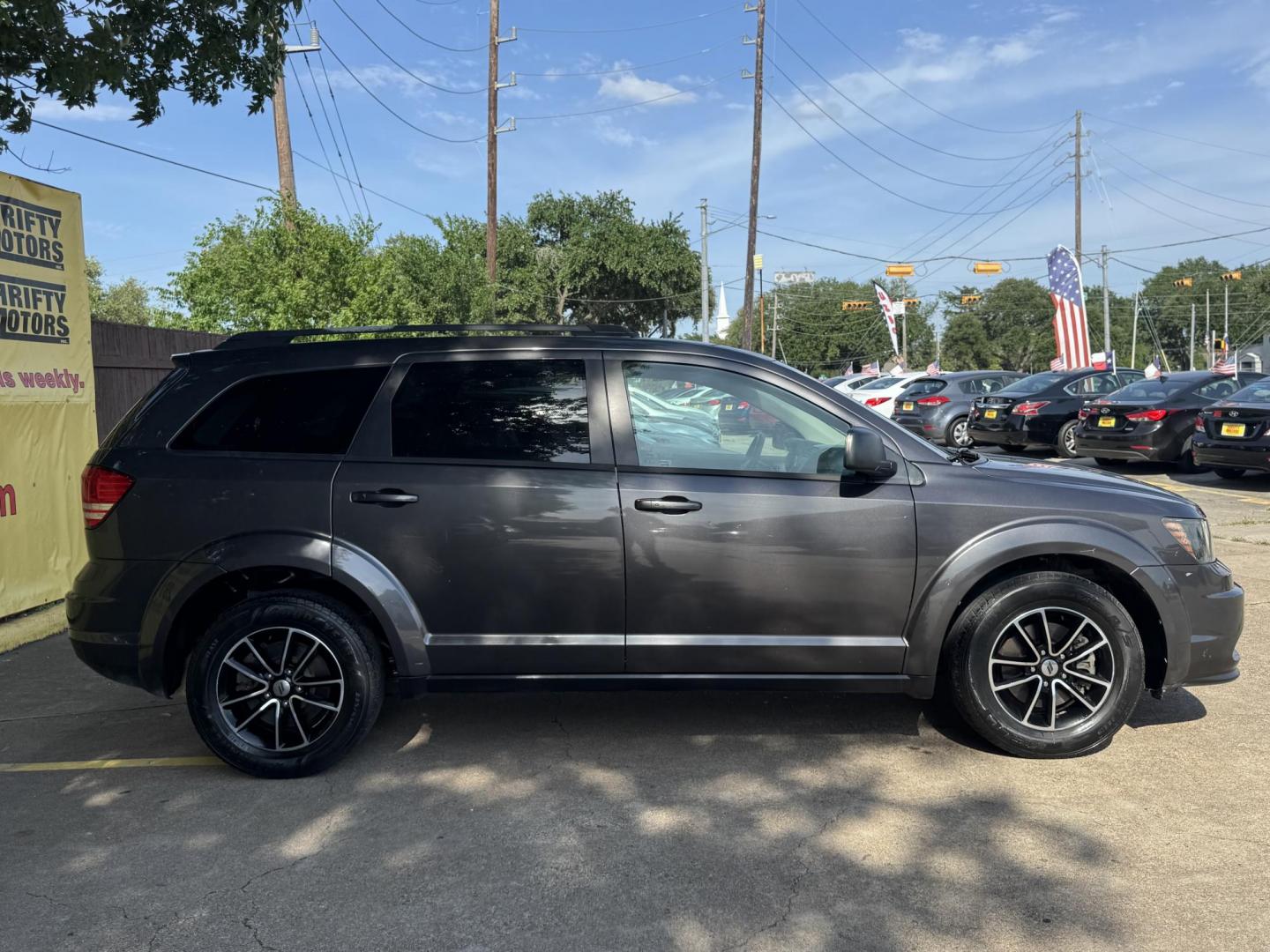 2018 Gray /gray Dodge Journey SE (3C4PDCAB7JT) with an 2.4L L4 DOHC 16V engine, Automatic transmission, located at 16710 Clay Rd., Houston, TX, 77084, (281) 859-7900, 29.834864, -95.656166 - Photo#3