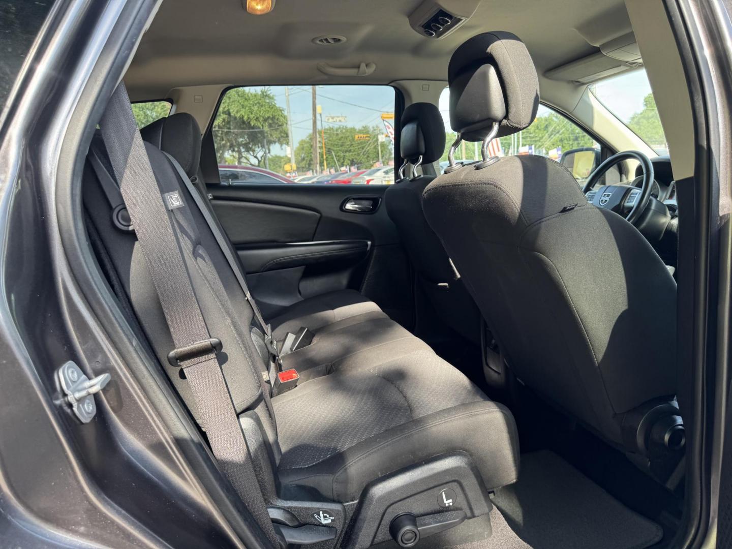 2018 Gray /gray Dodge Journey SE (3C4PDCAB7JT) with an 2.4L L4 DOHC 16V engine, Automatic transmission, located at 16710 Clay Rd., Houston, TX, 77084, (281) 859-7900, 29.834864, -95.656166 - Photo#16