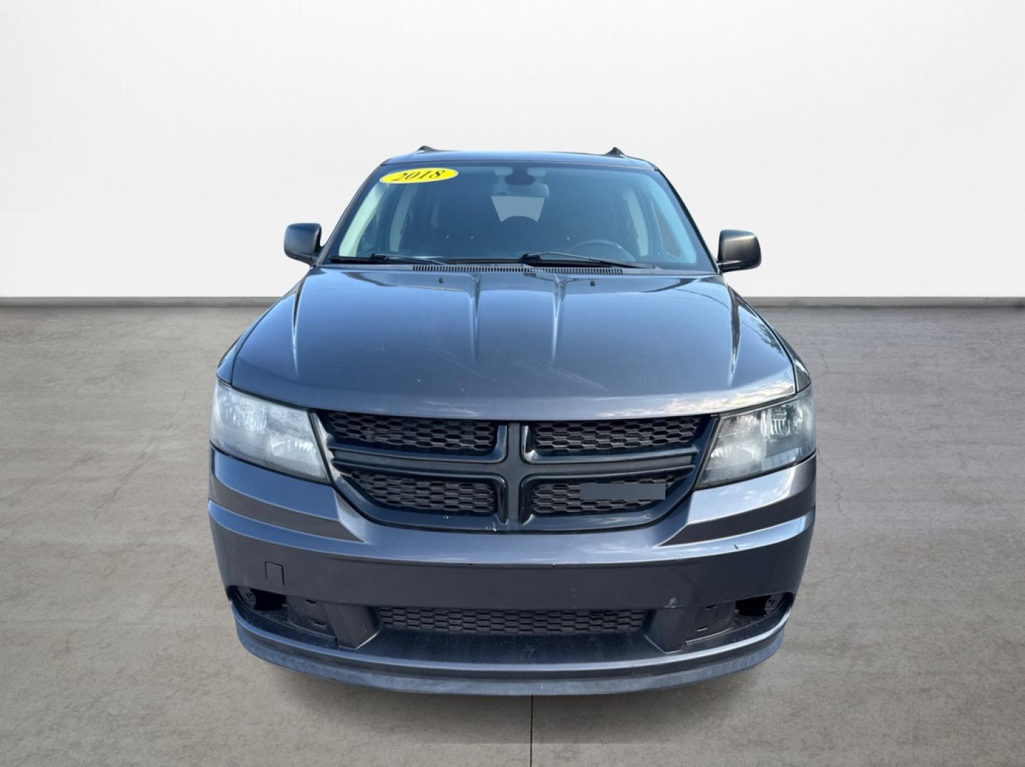 2018 Gray /gray Dodge Journey SE (3C4PDCAB7JT) with an 2.4L L4 DOHC 16V engine, Automatic transmission, located at 16710 Clay Rd., Houston, TX, 77084, (281) 859-7900, 29.834864, -95.656166 - Photo#1
