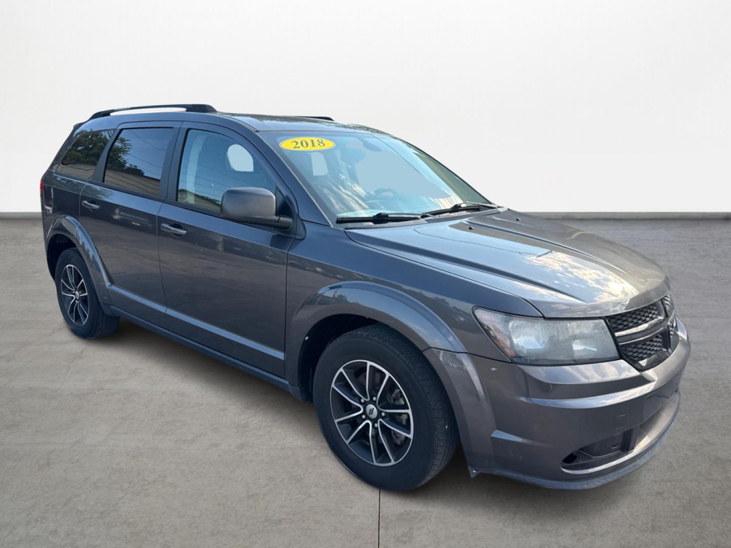 2018 Gray /gray Dodge Journey SE (3C4PDCAB7JT) with an 2.4L L4 DOHC 16V engine, Automatic transmission, located at 16710 Clay Rd., Houston, TX, 77084, (281) 859-7900, 29.834864, -95.656166 - Photo#2