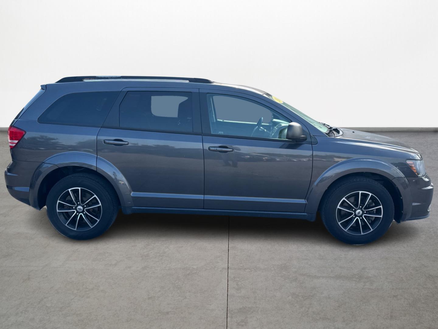 2018 Gray /gray Dodge Journey SE (3C4PDCAB7JT) with an 2.4L L4 DOHC 16V engine, Automatic transmission, located at 16710 Clay Rd., Houston, TX, 77084, (281) 859-7900, 29.834864, -95.656166 - Photo#3