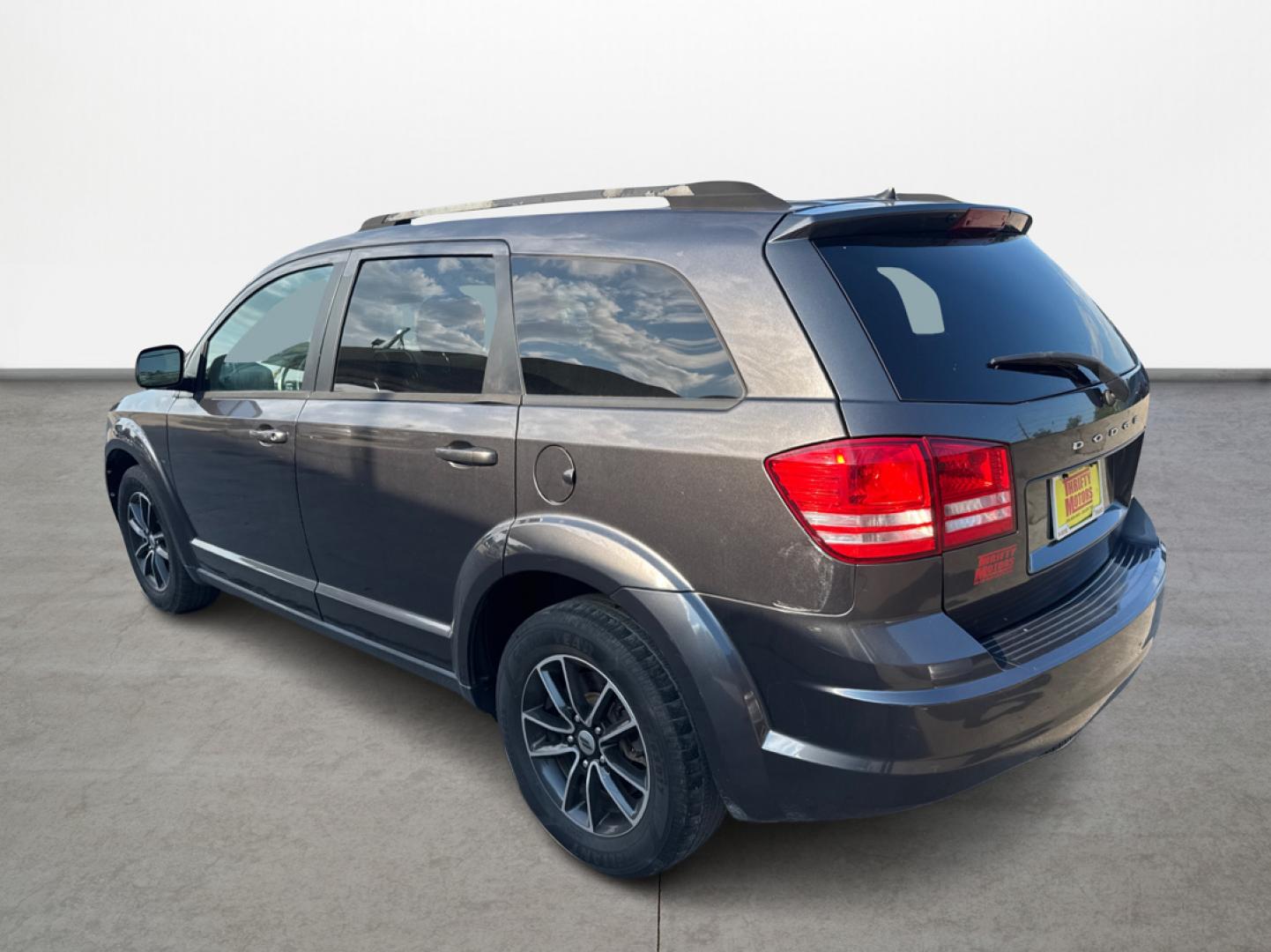 2018 Gray /gray Dodge Journey SE (3C4PDCAB7JT) with an 2.4L L4 DOHC 16V engine, Automatic transmission, located at 16710 Clay Rd., Houston, TX, 77084, (281) 859-7900, 29.834864, -95.656166 - Photo#6