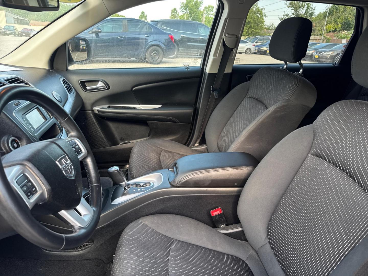 2018 Gray /gray Dodge Journey SE (3C4PDCAB7JT) with an 2.4L L4 DOHC 16V engine, Automatic transmission, located at 16710 Clay Rd., Houston, TX, 77084, (281) 859-7900, 29.834864, -95.656166 - Photo#10