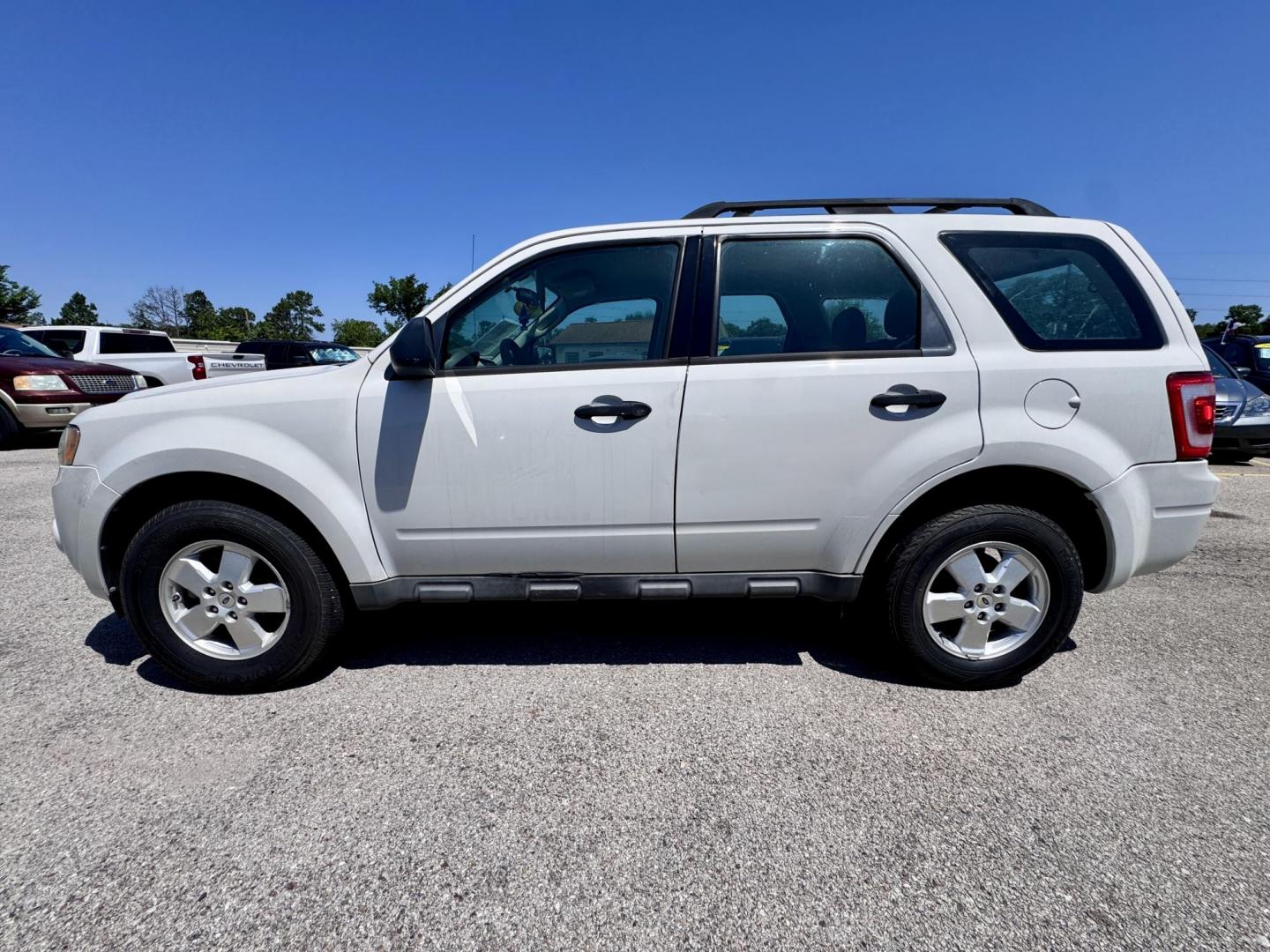 2012 White Ford Escape XLS FWD (1FMCU0C78CK) with an 2.5L L4 DOHC 16V engine, Automatic transmission, located at 16710 Clay Rd., Houston, TX, 77084, (281) 859-7900, 29.834864, -95.656166 - Photo#1