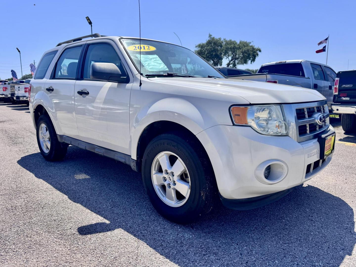2012 White Ford Escape XLS FWD (1FMCU0C78CK) with an 2.5L L4 DOHC 16V engine, Automatic transmission, located at 16710 Clay Rd., Houston, TX, 77084, (281) 859-7900, 29.834864, -95.656166 - Photo#6