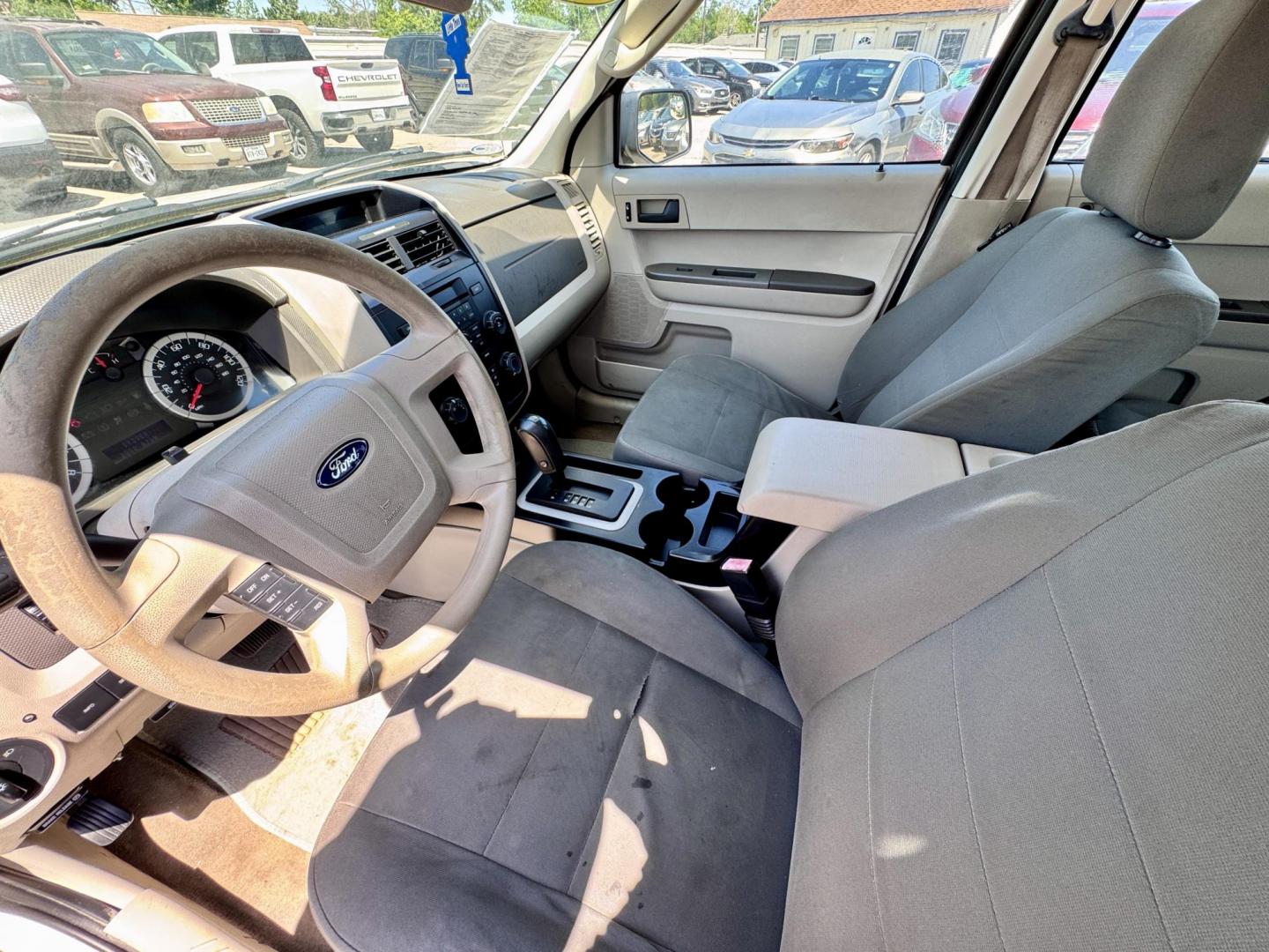 2012 White Ford Escape XLS FWD (1FMCU0C78CK) with an 2.5L L4 DOHC 16V engine, Automatic transmission, located at 16710 Clay Rd., Houston, TX, 77084, (281) 859-7900, 29.834864, -95.656166 - Photo#8