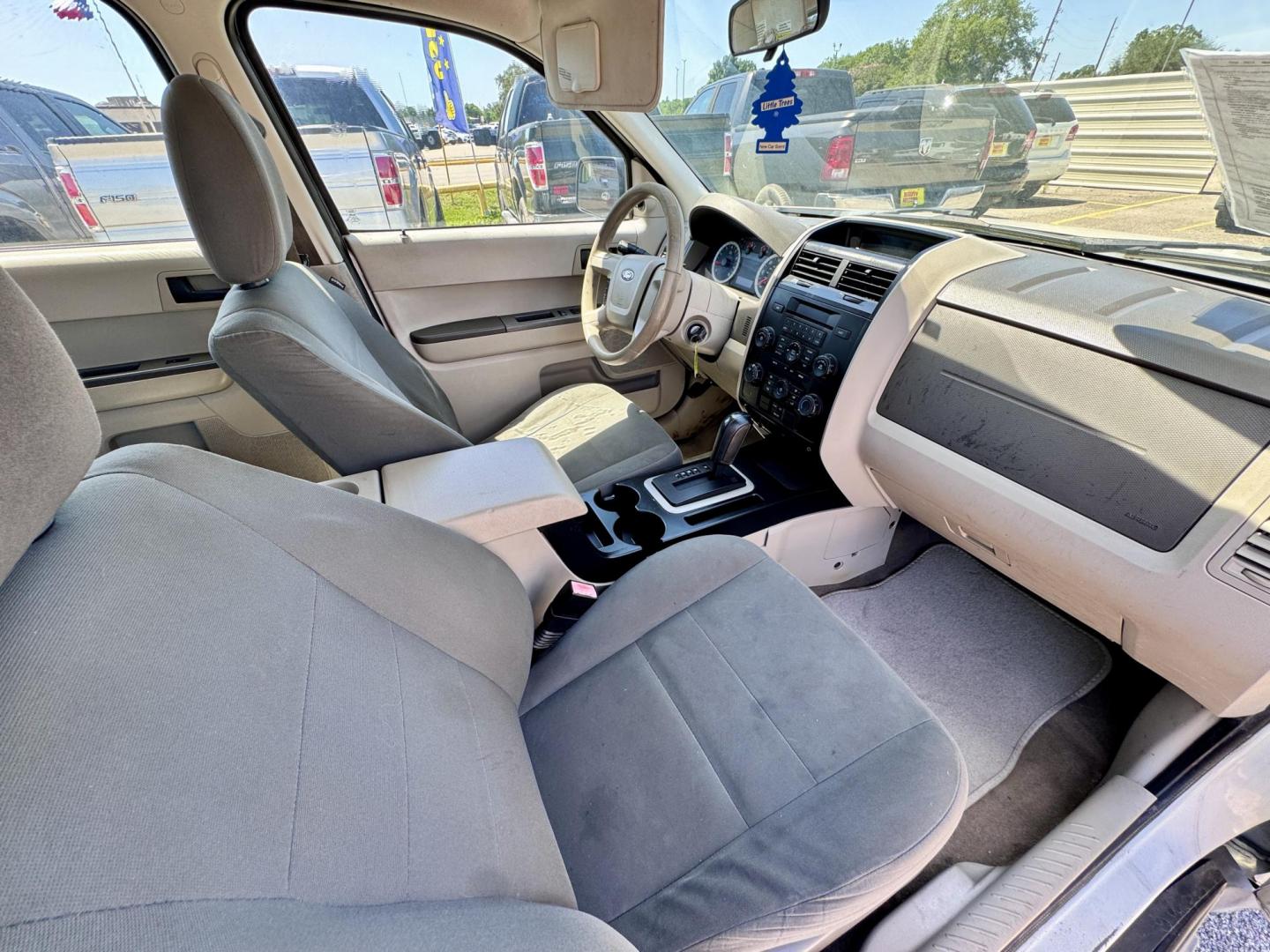 2012 White Ford Escape XLS FWD (1FMCU0C78CK) with an 2.5L L4 DOHC 16V engine, Automatic transmission, located at 16710 Clay Rd., Houston, TX, 77084, (281) 859-7900, 29.834864, -95.656166 - Photo#10