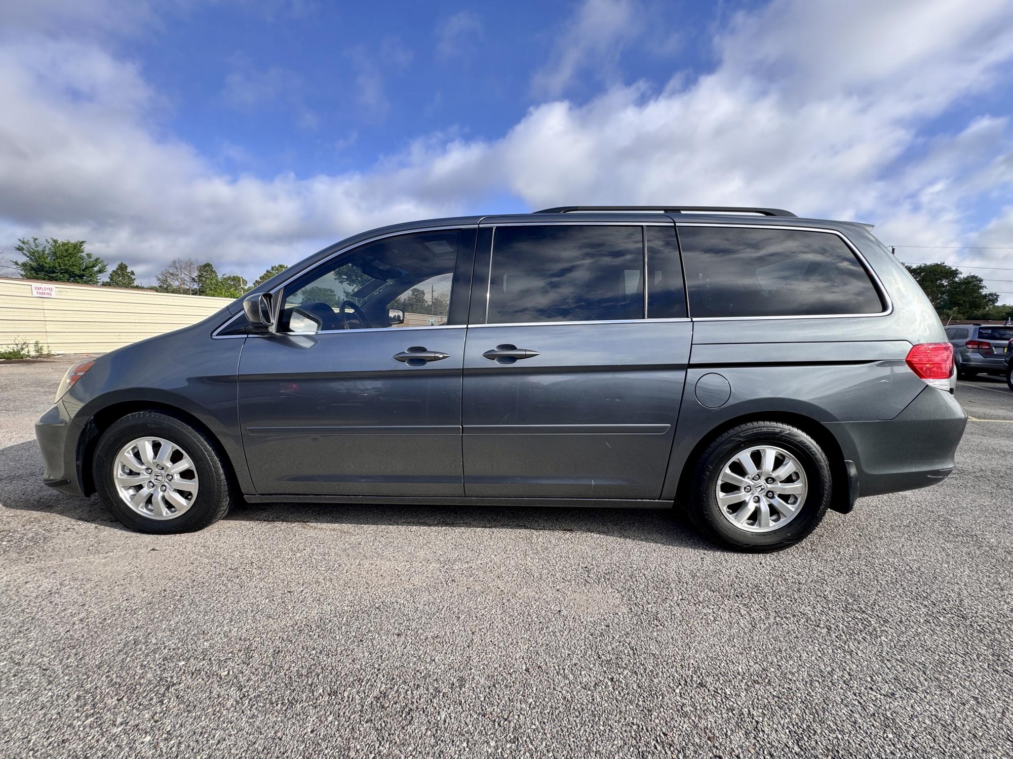 photo of 2010 Honda Odyssey EX-L w/ DVD