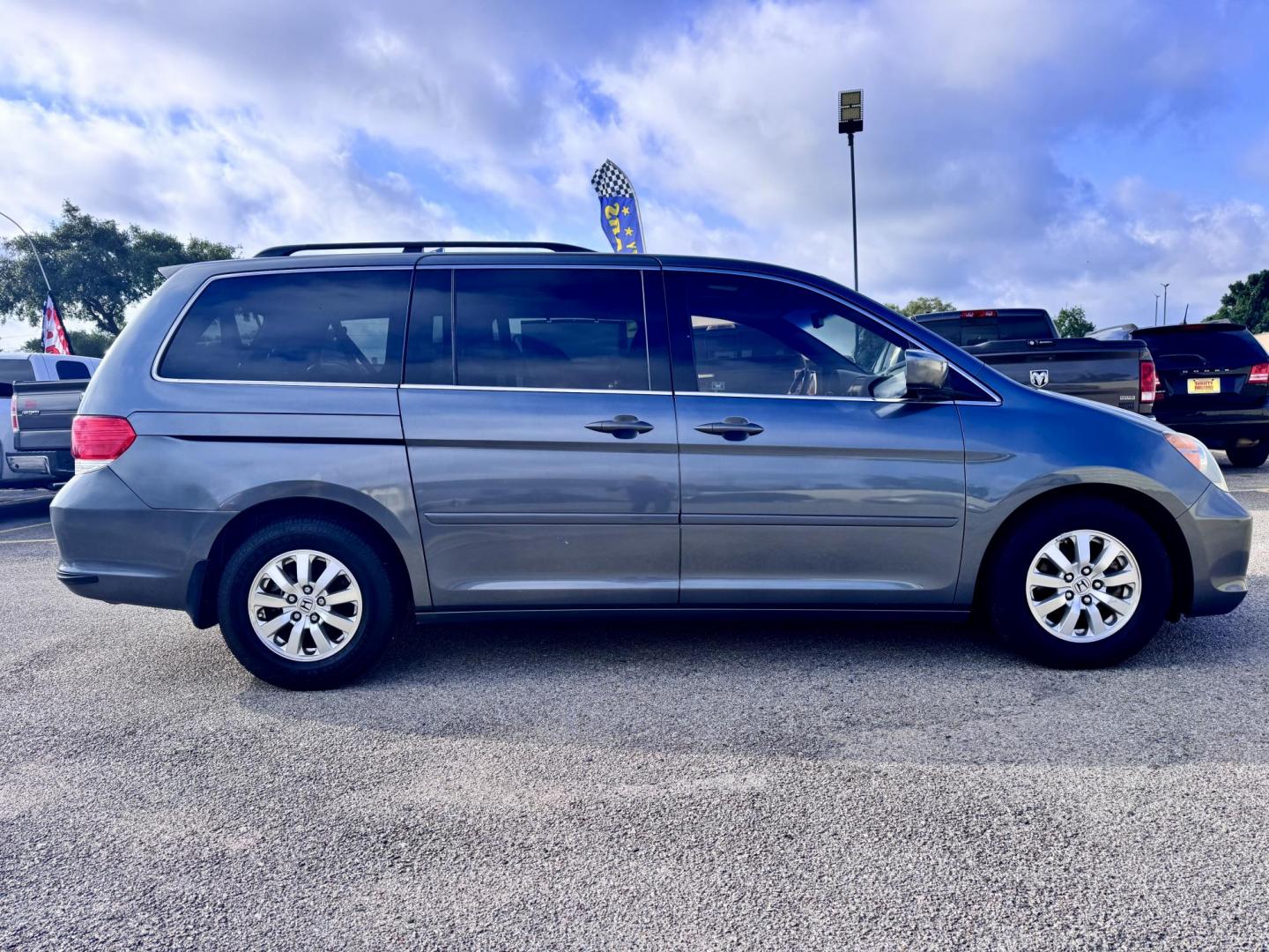 2010 Gray /Gray Honda Odyssey EX-L w/ DVD (5FNRL3H77AB) with an 3.5L V6 SOHC 24V engine, Automatic 5-Speed transmission, located at 16710 Clay Rd., Houston, TX, 77084, (281) 859-7900, 29.834864, -95.656166 - Photo#4