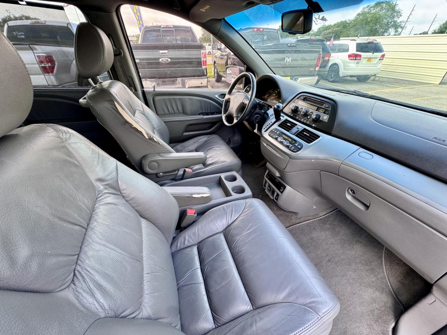 2010 Gray /Gray Honda Odyssey EX-L w/ DVD (5FNRL3H77AB) with an 3.5L V6 SOHC 24V engine, Automatic 5-Speed transmission, located at 16710 Clay Rd., Houston, TX, 77084, (281) 859-7900, 29.834864, -95.656166 - Photo#8