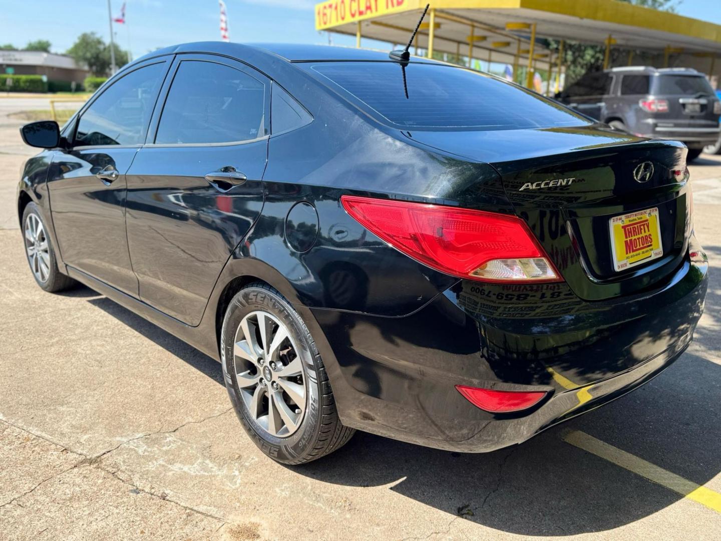 2017 Hyundai Accent SE 4-Door 6M (KMHCT4AE2HU) with an 1.6L L4 DOHC 16V engine, 6M transmission, located at 16710 Clay Rd., Houston, TX, 77084, (281) 859-7900, 29.834864, -95.656166 - Photo#6