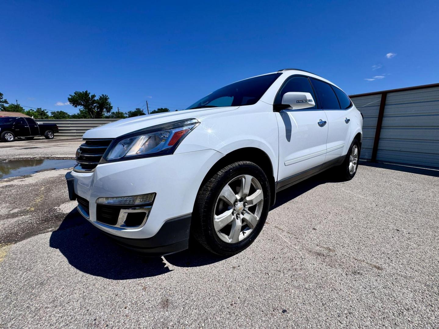 2017 Chevrolet Traverse 1LT FWD (1GNKRGKD9HJ) with an 3.6L V6 DOHC 24V engine, 6A transmission, located at 16710 Clay Rd., Houston, TX, 77084, (281) 859-7900, 29.834864, -95.656166 - Photo#6