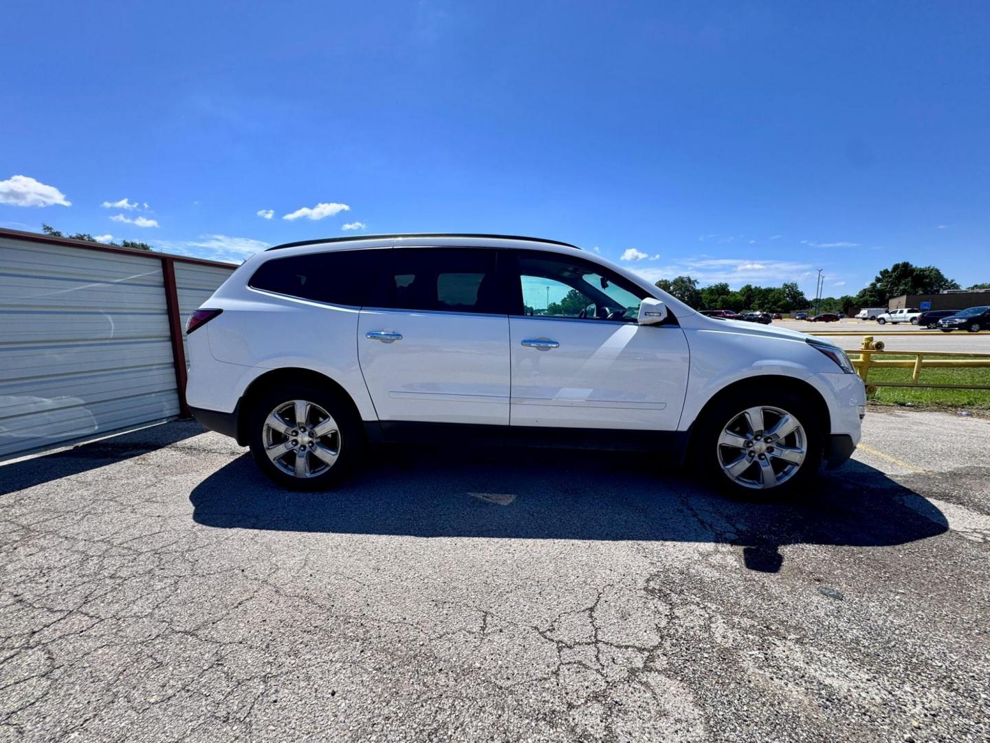 2017 Chevrolet Traverse 1LT FWD (1GNKRGKD9HJ) with an 3.6L V6 DOHC 24V engine, 6A transmission, located at 16710 Clay Rd., Houston, TX, 77084, (281) 859-7900, 29.834864, -95.656166 - Photo#7