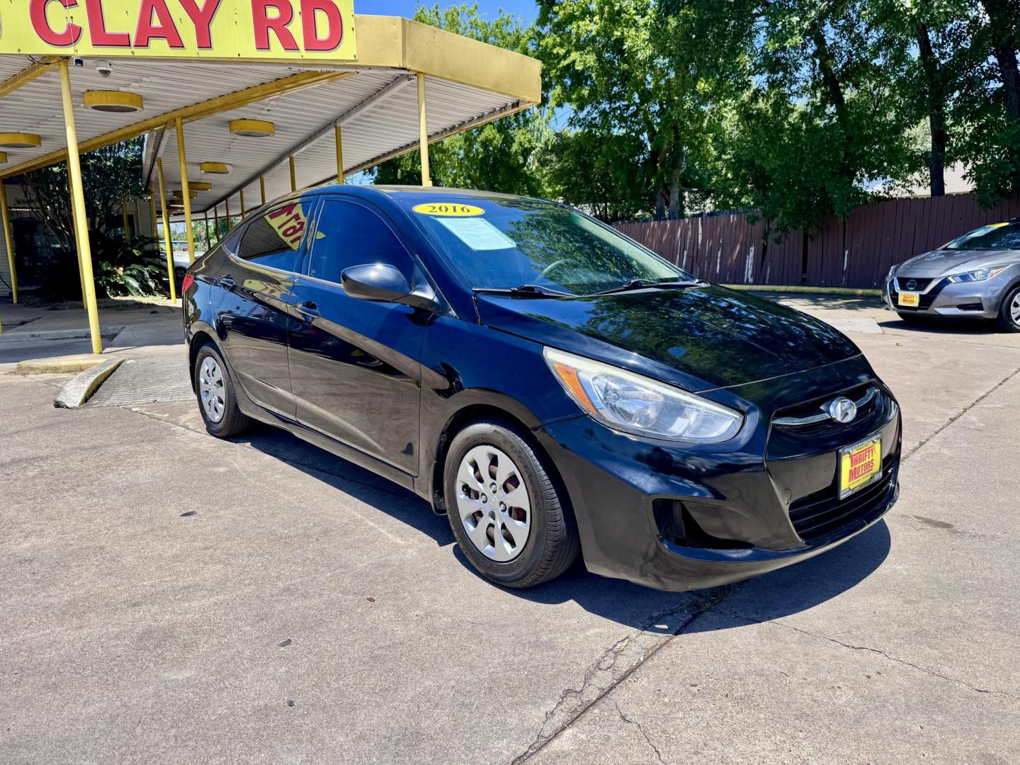 2016 Black /Gray Hyundai Accent SE 4-Door 6A (KMHCT4AE9GU) with an 1.6L L4 DOHC 16V engine, 6A transmission, located at 16710 Clay Rd., Houston, TX, 77084, (281) 859-7900, 29.834864, -95.656166 - Photo#1