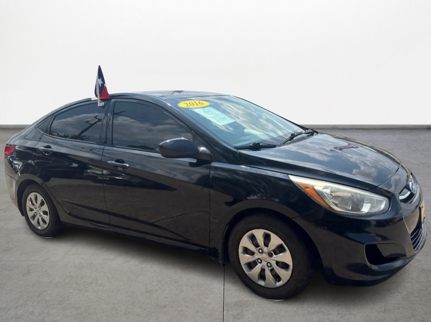 2016 Black /Gray Hyundai Accent SE 4-Door 6A (KMHCT4AE9GU) with an 1.6L L4 DOHC 16V engine, 6A transmission, located at 16710 Clay Rd., Houston, TX, 77084, (281) 859-7900, 29.834864, -95.656166 - Photo#2
