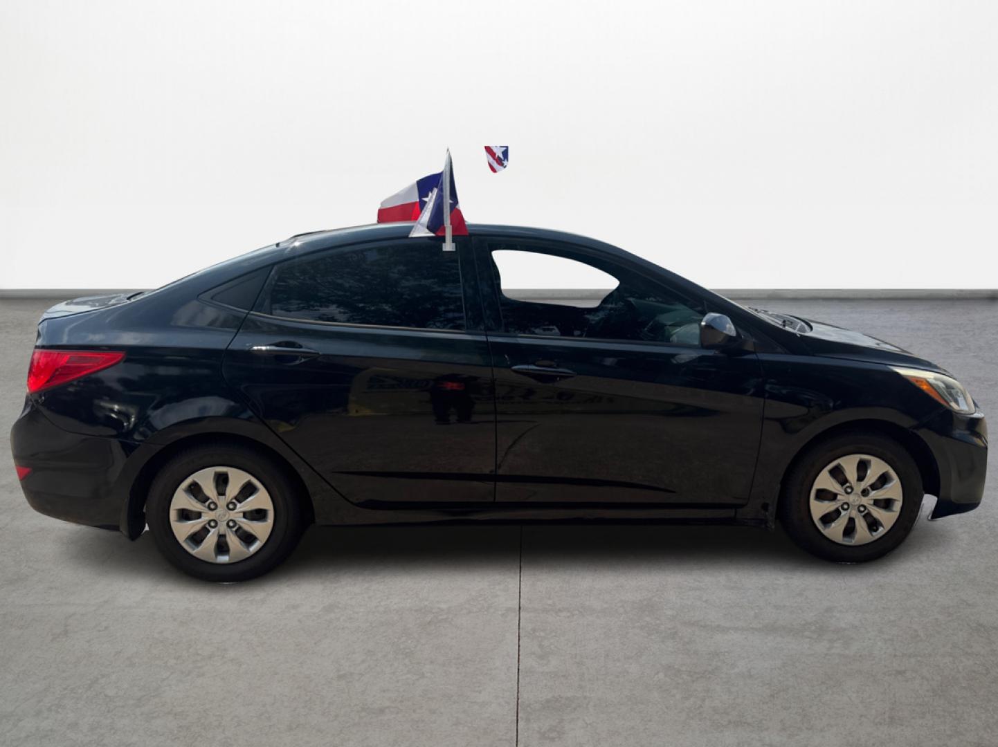 2016 Black /Gray Hyundai Accent SE 4-Door 6A (KMHCT4AE9GU) with an 1.6L L4 DOHC 16V engine, 6A transmission, located at 16710 Clay Rd., Houston, TX, 77084, (281) 859-7900, 29.834864, -95.656166 - Photo#3