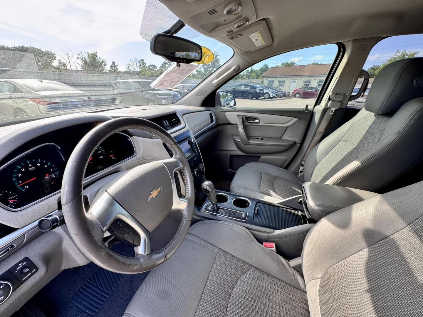 2017 Red /Gray Chevrolet Traverse 1LT FWD (1GNKRGKD7HJ) with an 3.6L V6 DOHC 24V engine, 6A transmission, located at 16710 Clay Rd., Houston, TX, 77084, (281) 859-7900, 29.834864, -95.656166 - Photo#7