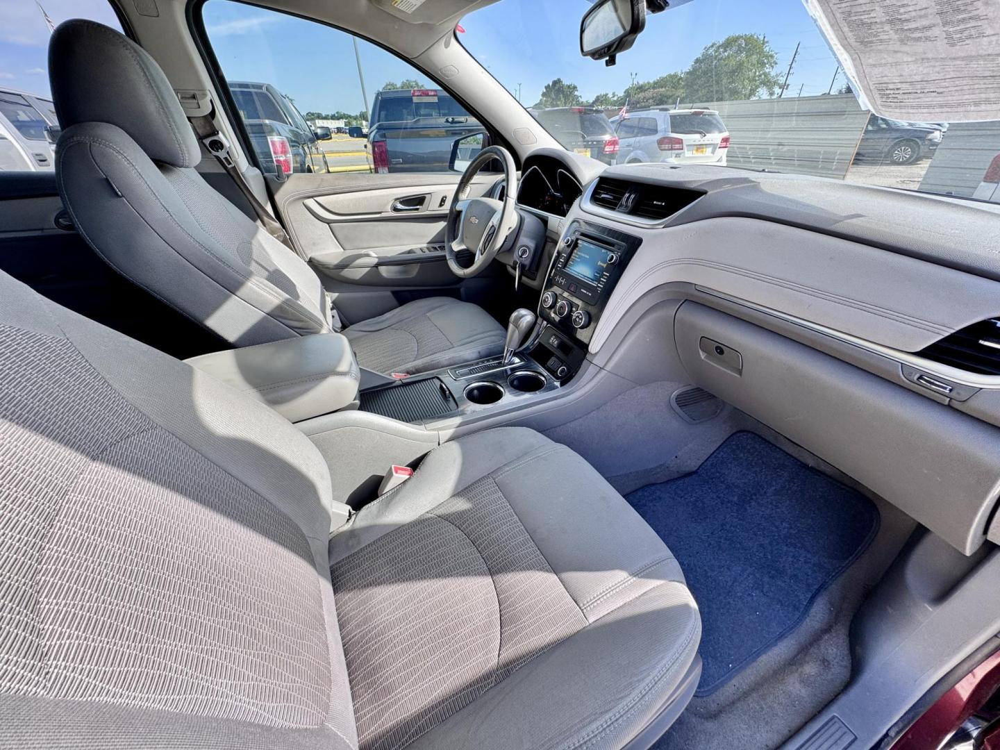 2017 Red /Gray Chevrolet Traverse 1LT FWD (1GNKRGKD7HJ) with an 3.6L V6 DOHC 24V engine, 6A transmission, located at 16710 Clay Rd., Houston, TX, 77084, (281) 859-7900, 29.834864, -95.656166 - Photo#9