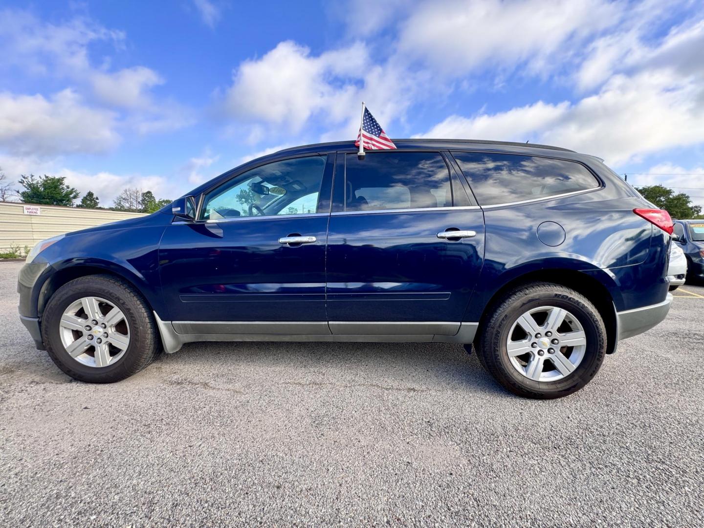 2012 Chevrolet Traverse LT FWD (1GNKRGED2CJ) with an 3.6L V6 DOHC 24V engine, 6-Speed Automatic transmission, located at 16710 Clay Rd., Houston, TX, 77084, (281) 859-7900, 29.834864, -95.656166 - Photo#1