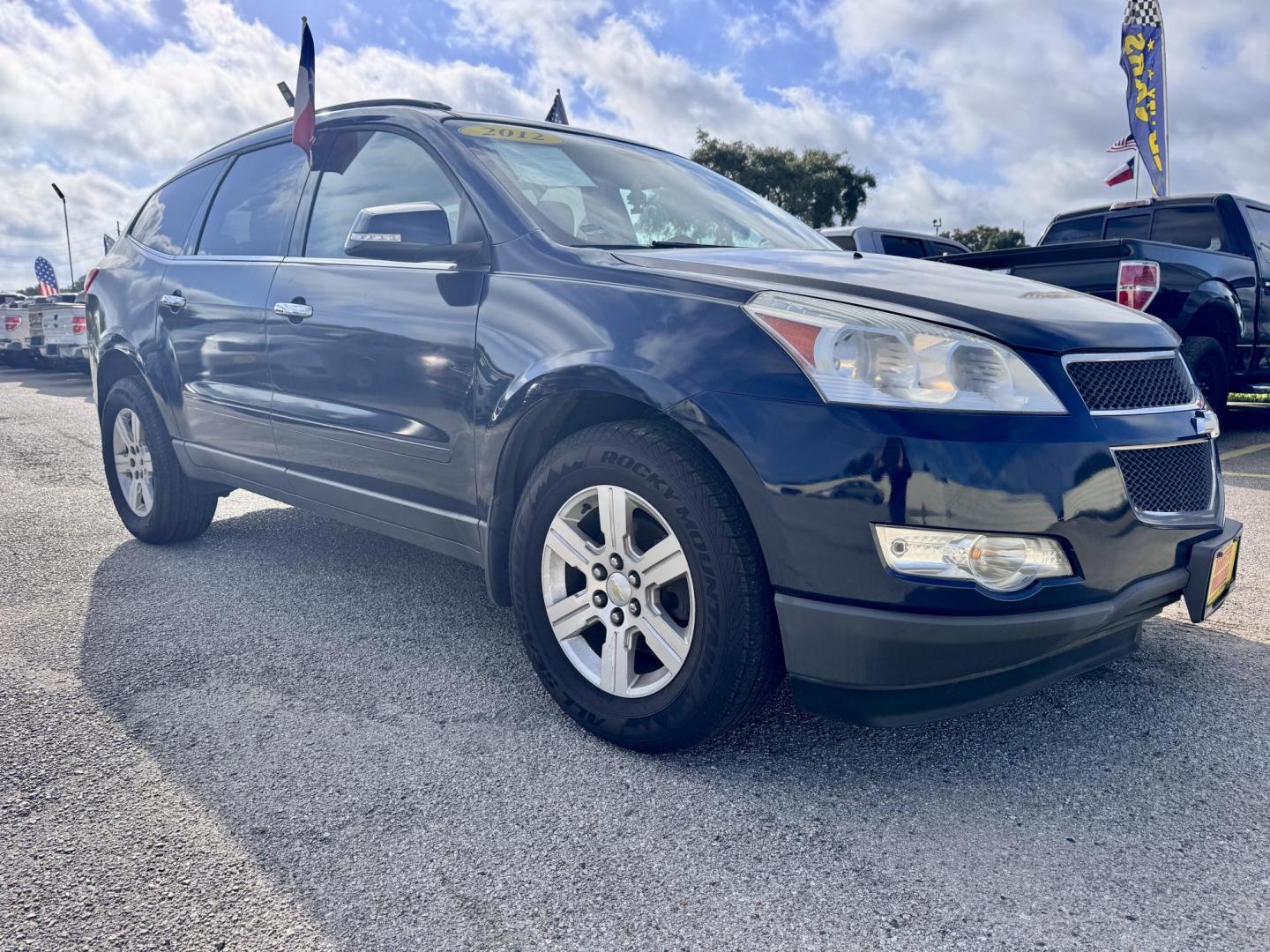 2012 Chevrolet Traverse LT FWD (1GNKRGED2CJ) with an 3.6L V6 DOHC 24V engine, 6-Speed Automatic transmission, located at 16710 Clay Rd., Houston, TX, 77084, (281) 859-7900, 29.834864, -95.656166 - Photo#6