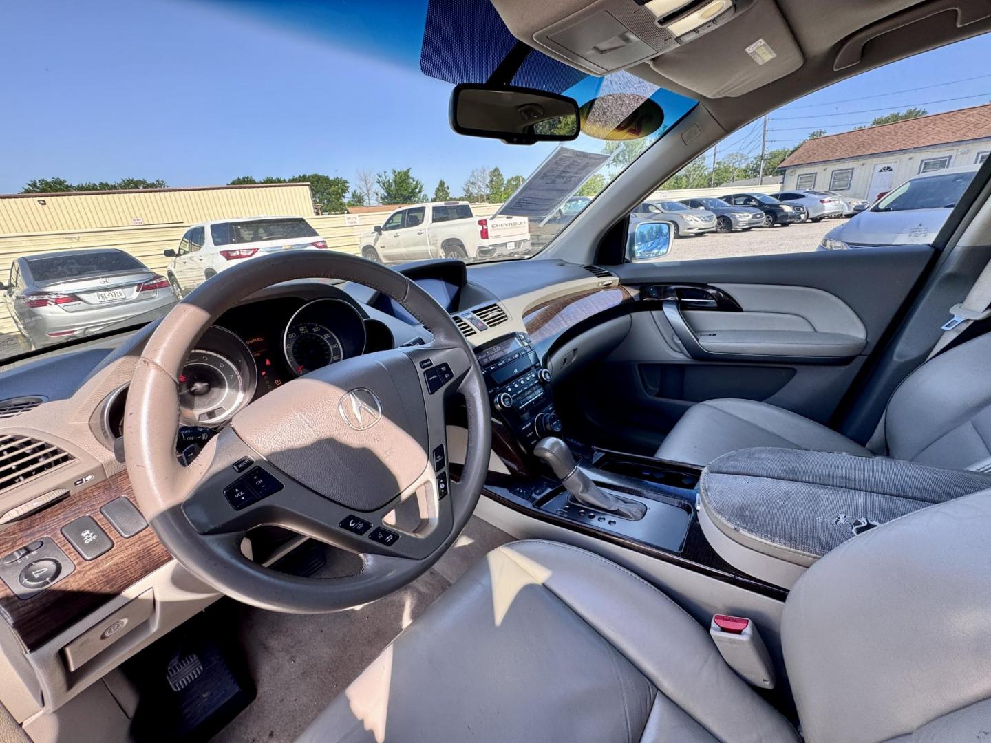 2010 Acura MDX Tech Package (2HNYD2H68AH) with an 3.5L V6 SOHC 24V engine, 6-Speed Automatic transmission, located at 16710 Clay Rd., Houston, TX, 77084, (281) 859-7900, 29.834864, -95.656166 - Photo#6