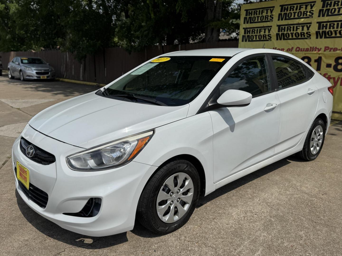 2017 White /Gray Hyundai Accent SE 4-Door 6M (KMHCT4AE7HU) with an 1.6L L4 DOHC 16V engine, 6M transmission, located at 16710 Clay Rd., Houston, TX, 77084, (281) 859-7900, 29.834864, -95.656166 - Photo#7