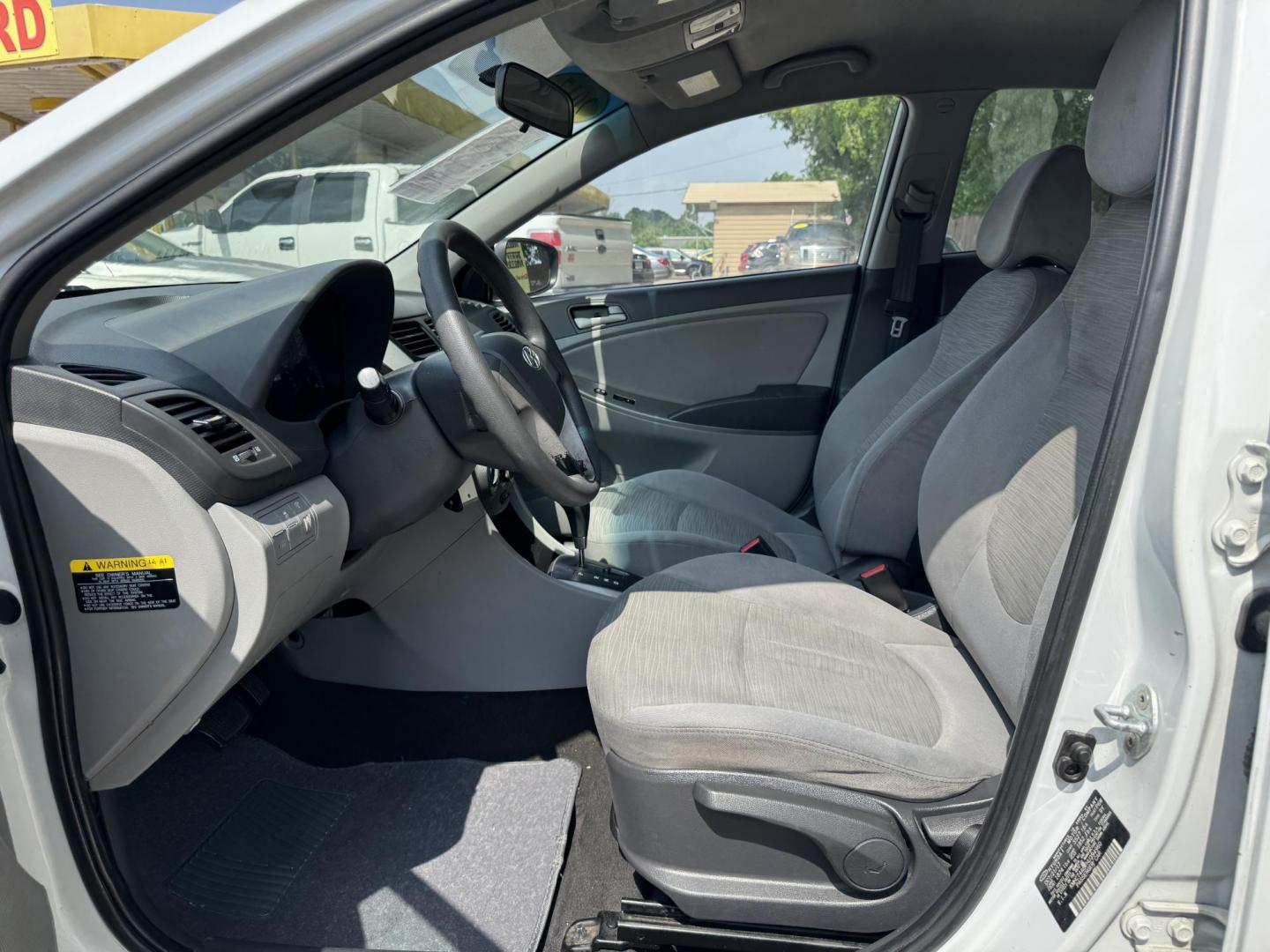 2017 White /Gray Hyundai Accent SE 4-Door 6M (KMHCT4AE7HU) with an 1.6L L4 DOHC 16V engine, 6M transmission, located at 16710 Clay Rd., Houston, TX, 77084, (281) 859-7900, 29.834864, -95.656166 - Photo#11