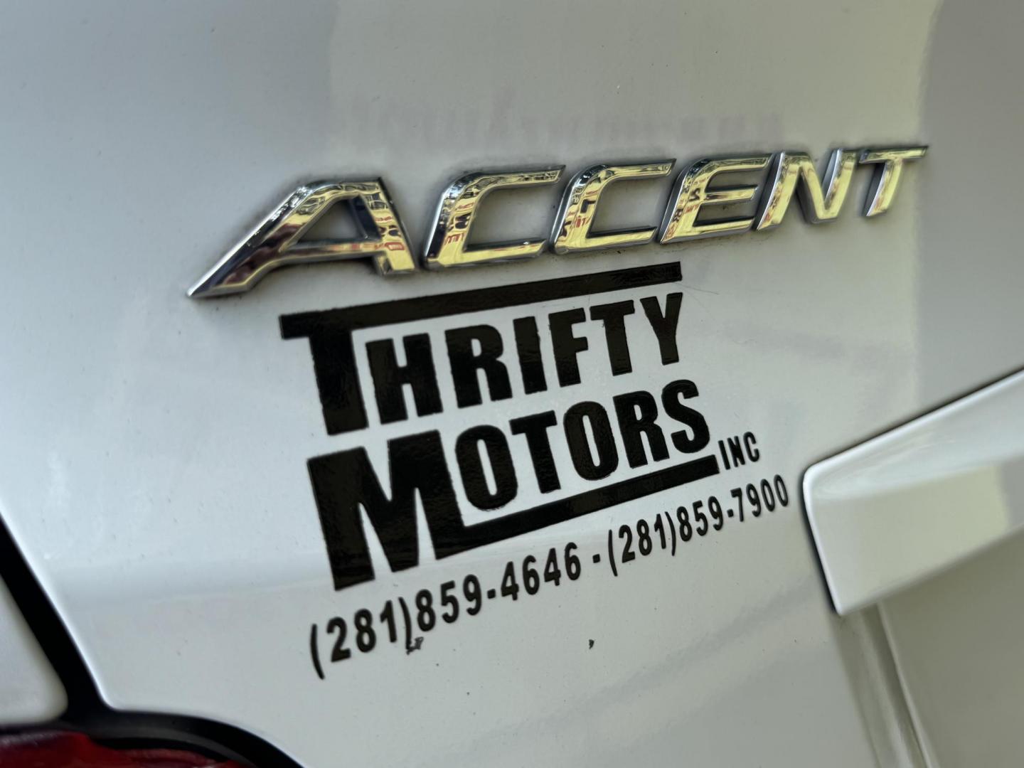 2017 White /Gray Hyundai Accent SE 4-Door 6M (KMHCT4AE7HU) with an 1.6L L4 DOHC 16V engine, 6M transmission, located at 16710 Clay Rd., Houston, TX, 77084, (281) 859-7900, 29.834864, -95.656166 - Photo#12