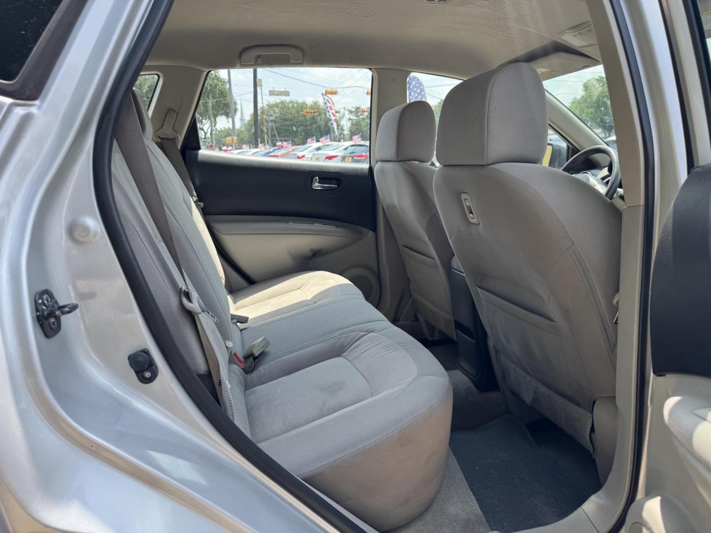 2014 Silver /Silver Nissan Rogue S 2WD (JN8AS5MT2EW) with an 2.5L L4 DOHC 16V engine, Continuously Variable Transmission transmission, located at 16710 Clay Rd., Houston, TX, 77084, (281) 859-7900, 29.834864, -95.656166 - Photo#5