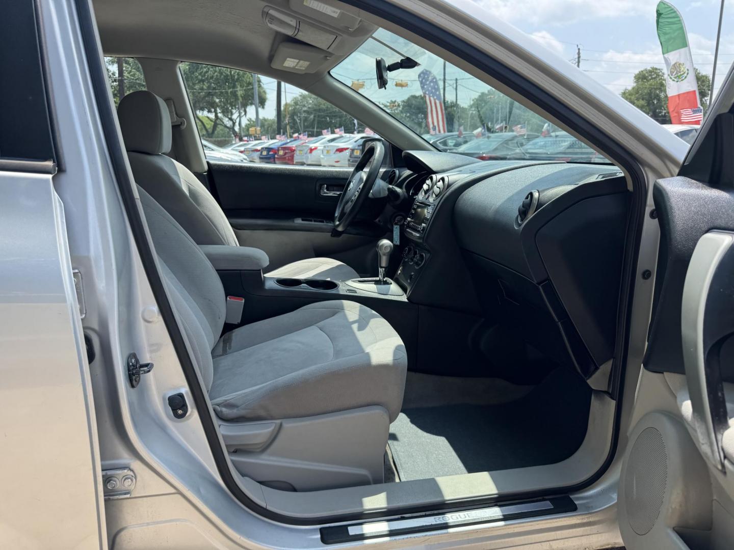 2014 Silver /Silver Nissan Rogue S 2WD (JN8AS5MT2EW) with an 2.5L L4 DOHC 16V engine, Continuously Variable Transmission transmission, located at 16710 Clay Rd., Houston, TX, 77084, (281) 859-7900, 29.834864, -95.656166 - Photo#6