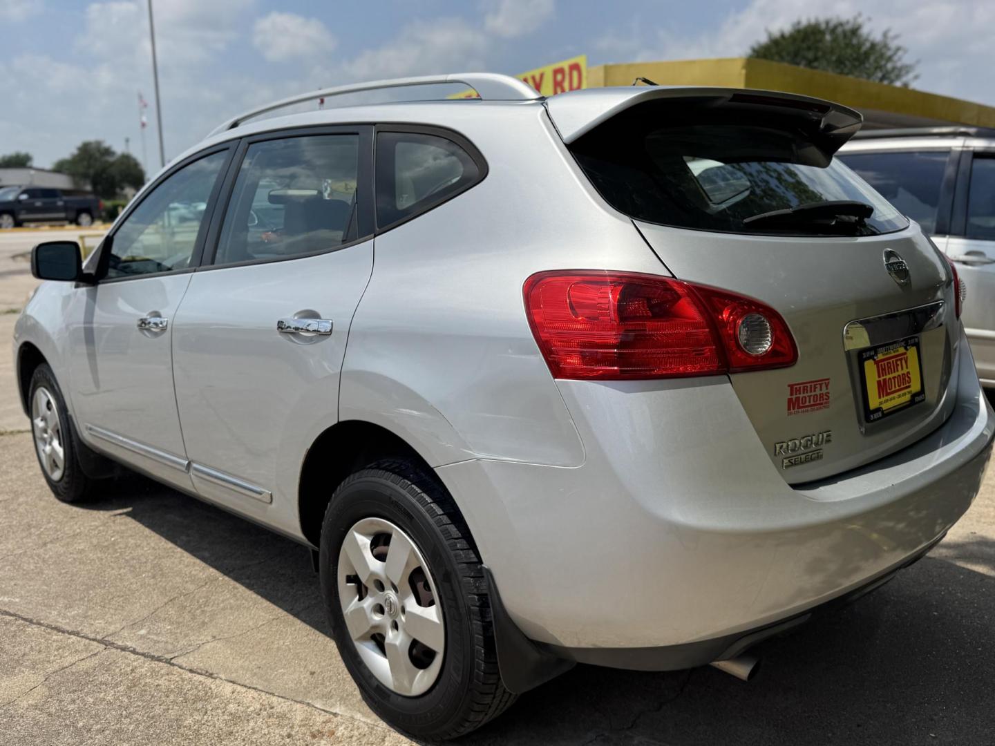 2014 Silver /Silver Nissan Rogue S 2WD (JN8AS5MT2EW) with an 2.5L L4 DOHC 16V engine, Continuously Variable Transmission transmission, located at 16710 Clay Rd., Houston, TX, 77084, (281) 859-7900, 29.834864, -95.656166 - Photo#8