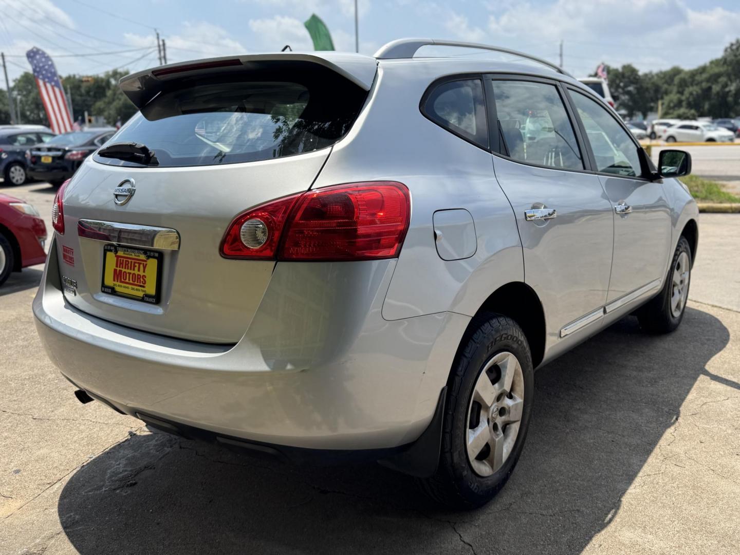 2014 Silver /Silver Nissan Rogue S 2WD (JN8AS5MT2EW) with an 2.5L L4 DOHC 16V engine, Continuously Variable Transmission transmission, located at 16710 Clay Rd., Houston, TX, 77084, (281) 859-7900, 29.834864, -95.656166 - Photo#10
