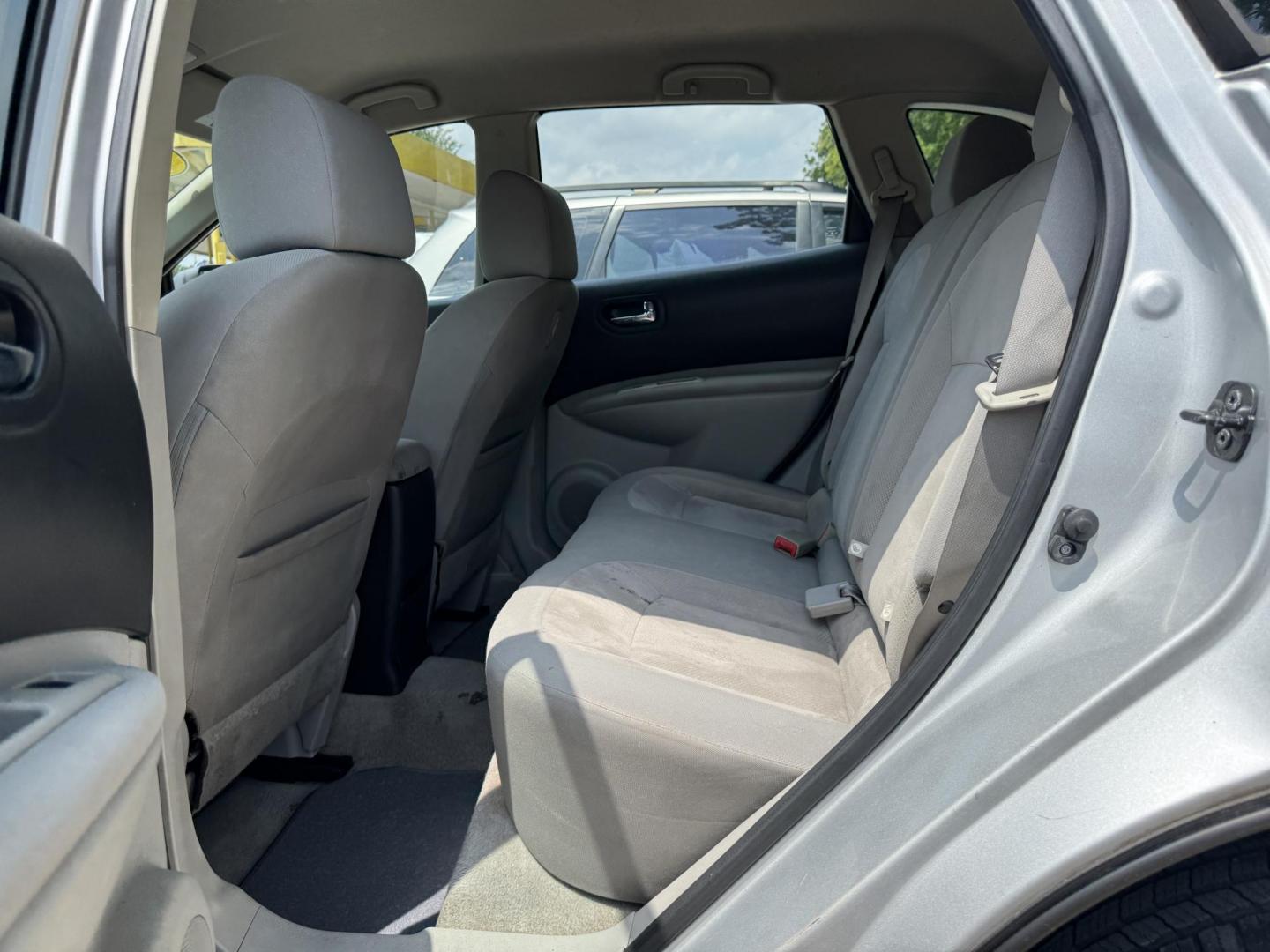 2014 Silver /Silver Nissan Rogue S 2WD (JN8AS5MT2EW) with an 2.5L L4 DOHC 16V engine, Continuously Variable Transmission transmission, located at 16710 Clay Rd., Houston, TX, 77084, (281) 859-7900, 29.834864, -95.656166 - Photo#11