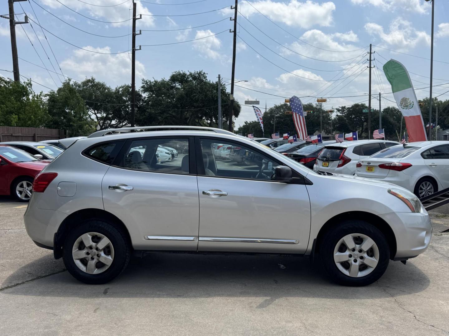 2014 Silver /Silver Nissan Rogue S 2WD (JN8AS5MT2EW) with an 2.5L L4 DOHC 16V engine, Continuously Variable Transmission transmission, located at 16710 Clay Rd., Houston, TX, 77084, (281) 859-7900, 29.834864, -95.656166 - Photo#14