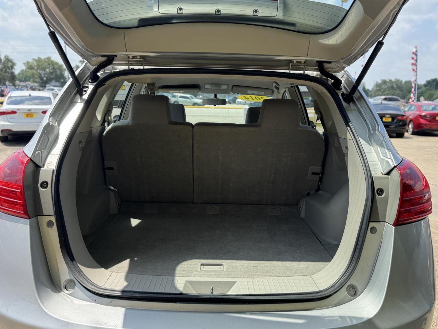 2014 Silver /Silver Nissan Rogue S 2WD (JN8AS5MT2EW) with an 2.5L L4 DOHC 16V engine, Continuously Variable Transmission transmission, located at 16710 Clay Rd., Houston, TX, 77084, (281) 859-7900, 29.834864, -95.656166 - Photo#15