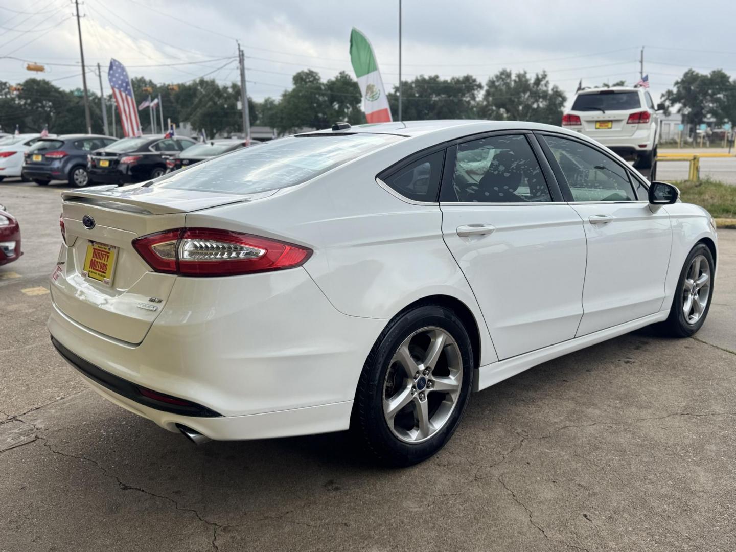 2015 White /Black Ford Fusion SE (1FA6P0HD8F5) with an 1.5L L4 DOHC 16V engine, located at 16710 Clay Rd., Houston, TX, 77084, (281) 859-7900, 29.834864, -95.656166 - Photo#9