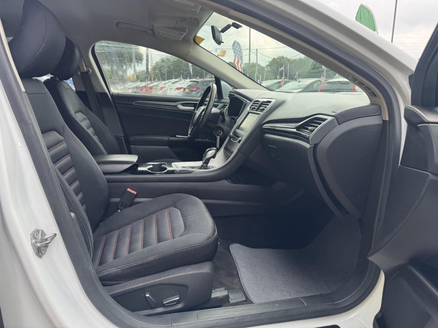 2015 White /Black Ford Fusion SE (1FA6P0HD8F5) with an 1.5L L4 DOHC 16V engine, located at 16710 Clay Rd., Houston, TX, 77084, (281) 859-7900, 29.834864, -95.656166 - Photo#12