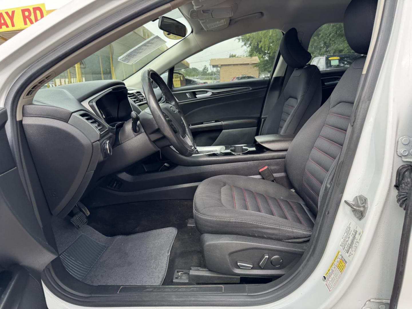 2015 White /Black Ford Fusion SE (1FA6P0HD8F5) with an 1.5L L4 DOHC 16V engine, located at 16710 Clay Rd., Houston, TX, 77084, (281) 859-7900, 29.834864, -95.656166 - Photo#18