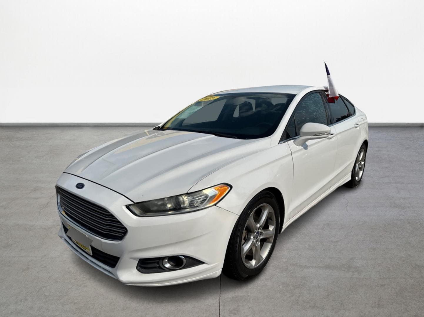 2015 White /Black Ford Fusion SE (1FA6P0HD8F5) with an 1.5L L4 DOHC 16V engine, located at 16710 Clay Rd., Houston, TX, 77084, (281) 859-7900, 29.834864, -95.656166 - Photo#0