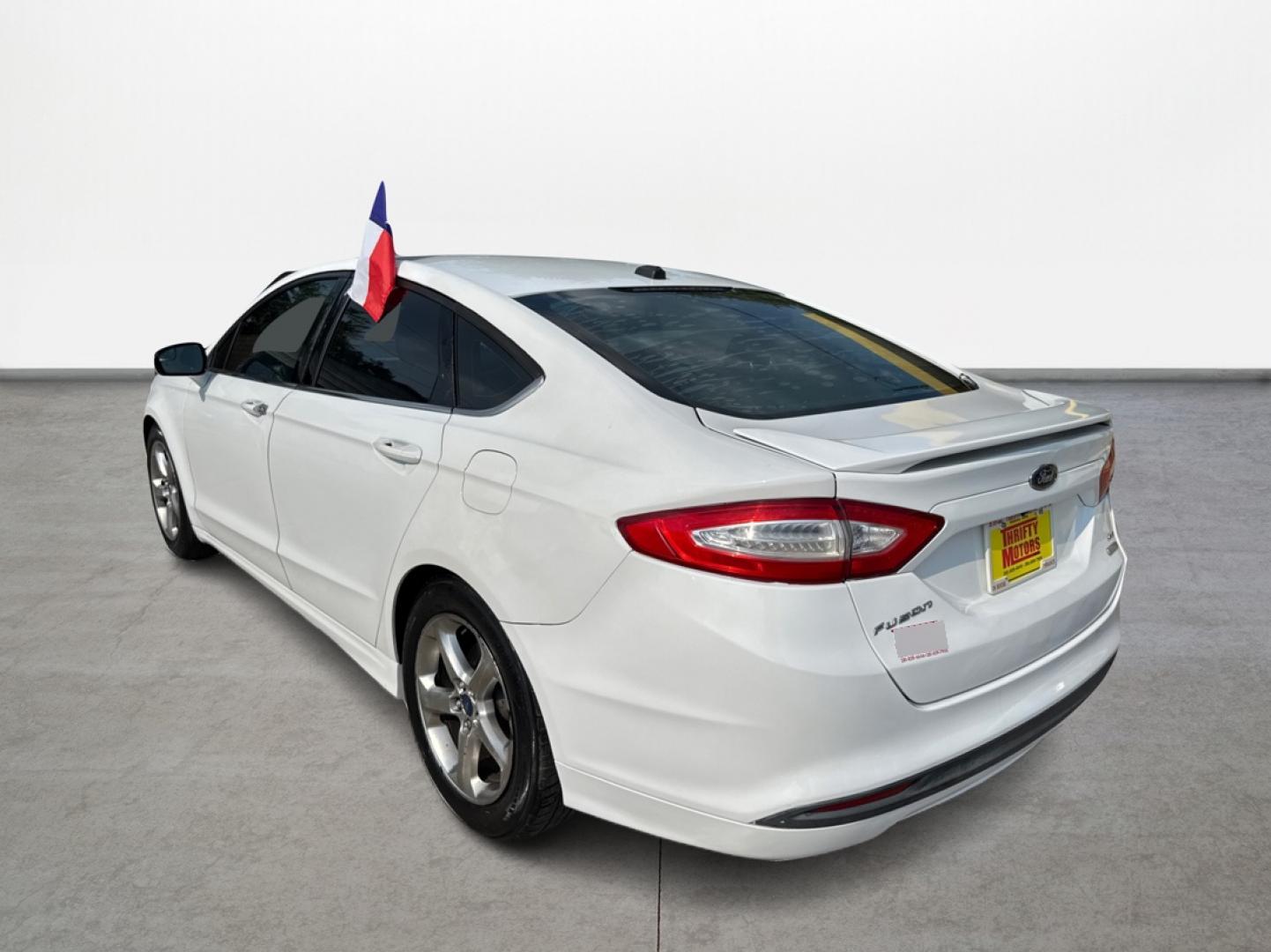 2015 White /Black Ford Fusion SE (1FA6P0HD8F5) with an 1.5L L4 DOHC 16V engine, located at 16710 Clay Rd., Houston, TX, 77084, (281) 859-7900, 29.834864, -95.656166 - Photo#6