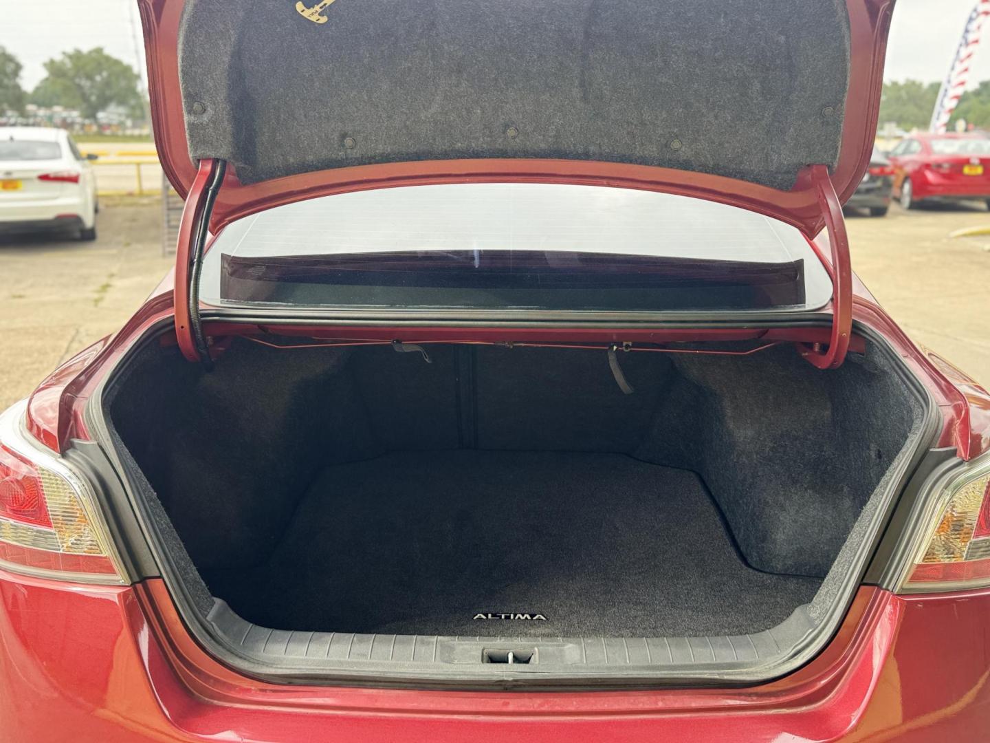 2015 Red /Tan Nissan Altima 2.5 S (1N4AL3AP4FN) with an 2.5L L4 DOHC 16V engine, Continuously Variable Transmission transmission, located at 16710 Clay Rd., Houston, TX, 77084, (281) 859-7900, 29.834864, -95.656166 - Photo#14