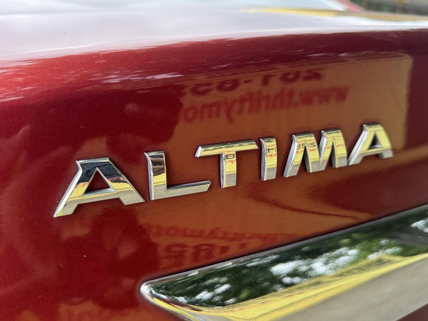 2015 Red /Tan Nissan Altima 2.5 S (1N4AL3AP4FN) with an 2.5L L4 DOHC 16V engine, Continuously Variable Transmission transmission, located at 16710 Clay Rd., Houston, TX, 77084, (281) 859-7900, 29.834864, -95.656166 - Photo#15