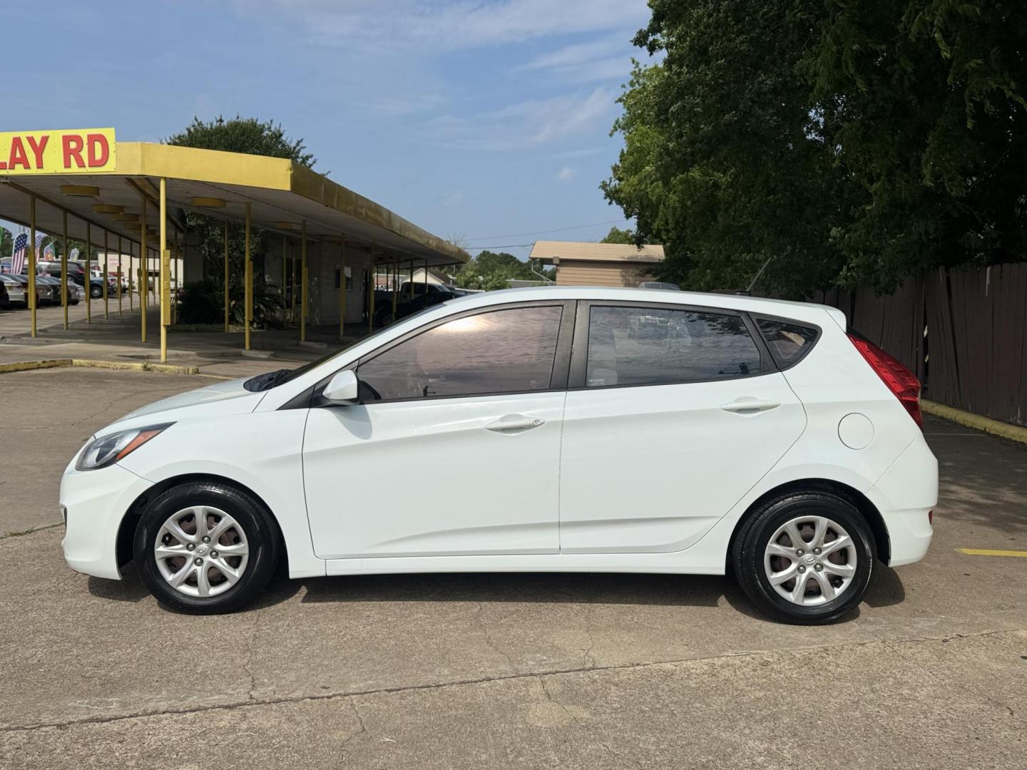 2014 White /Silver Hyundai Accent GS 5-Door (KMHCT5AE4EU) with an 1.6L L4 DOHC 16V engine, located at 16710 Clay Rd., Houston, TX, 77084, (281) 859-7900, 29.834864, -95.656166 - Photo#9