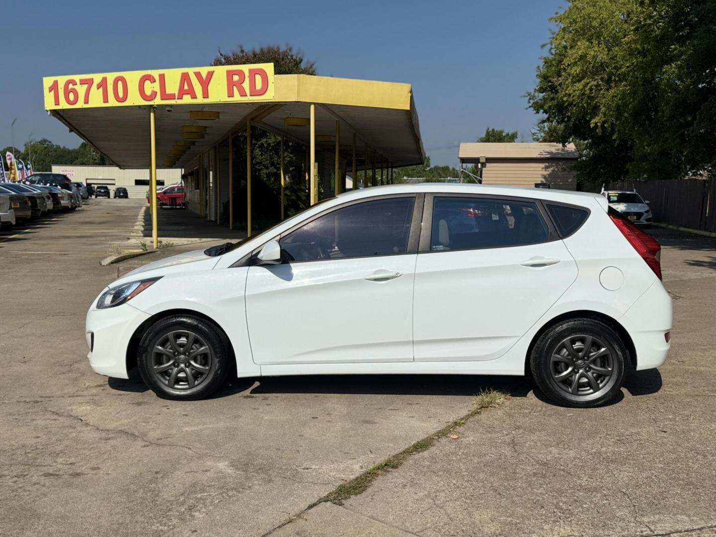 2014 White /Silver Hyundai Accent GS 5-Door (KMHCT5AE4EU) with an 1.6L L4 DOHC 16V engine, located at 16710 Clay Rd., Houston, TX, 77084, (281) 859-7900, 29.834864, -95.656166 - Photo#29
