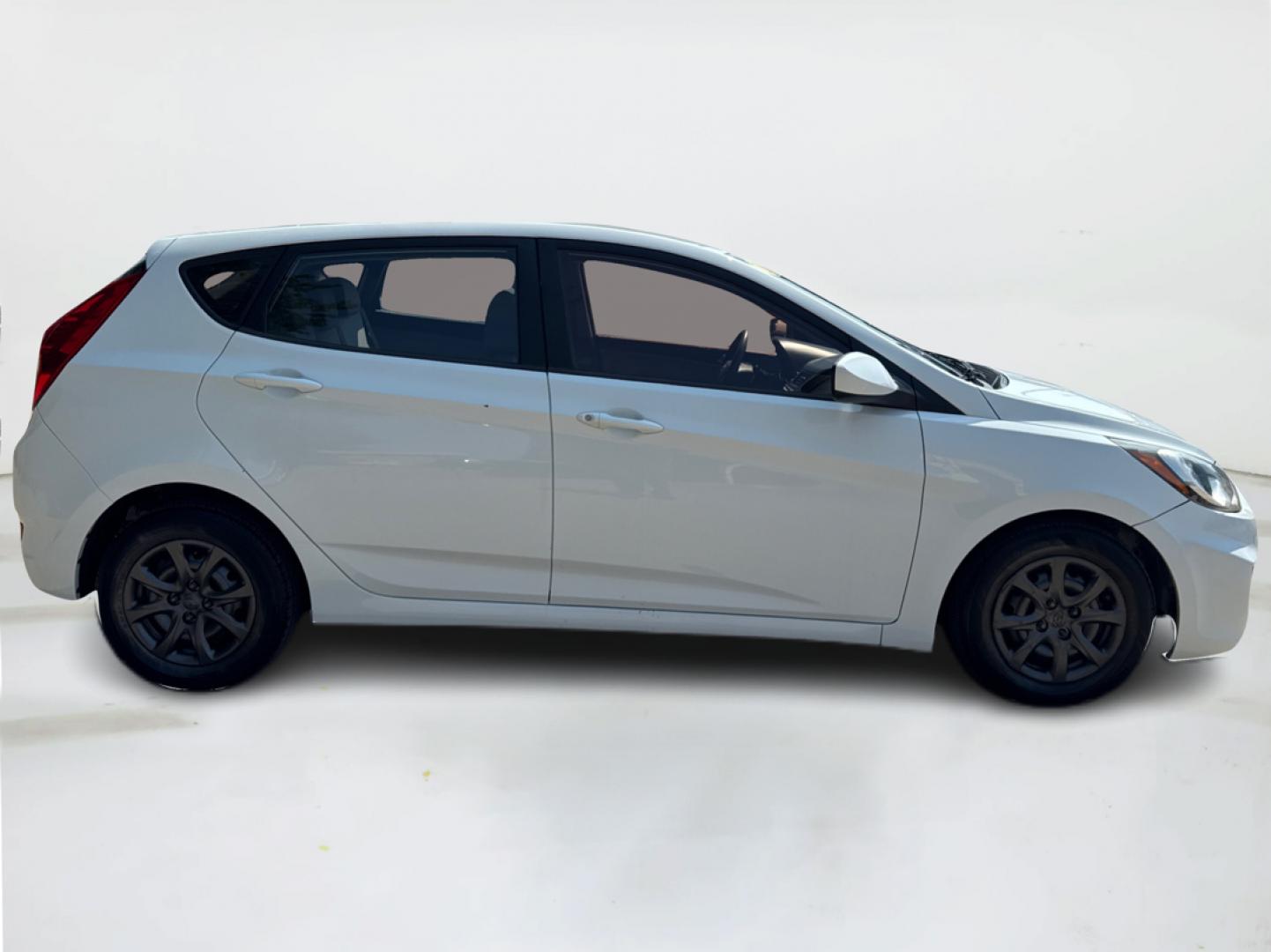 2014 White /Silver Hyundai Accent GS 5-Door (KMHCT5AE4EU) with an 1.6L L4 DOHC 16V engine, located at 16710 Clay Rd., Houston, TX, 77084, (281) 859-7900, 29.834864, -95.656166 - Photo#7